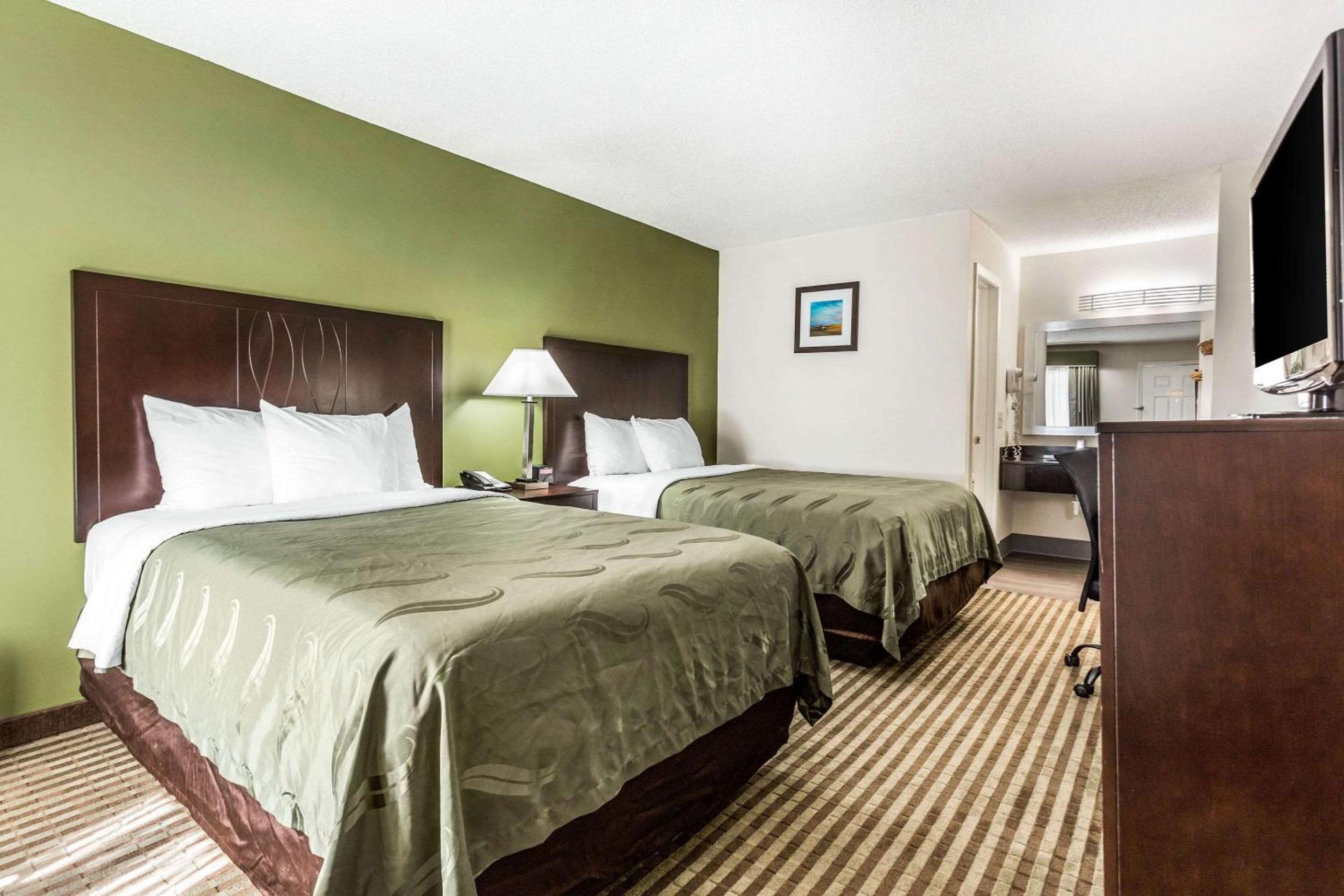 Double Room with Two Double Beds - Smoking - Photo 4