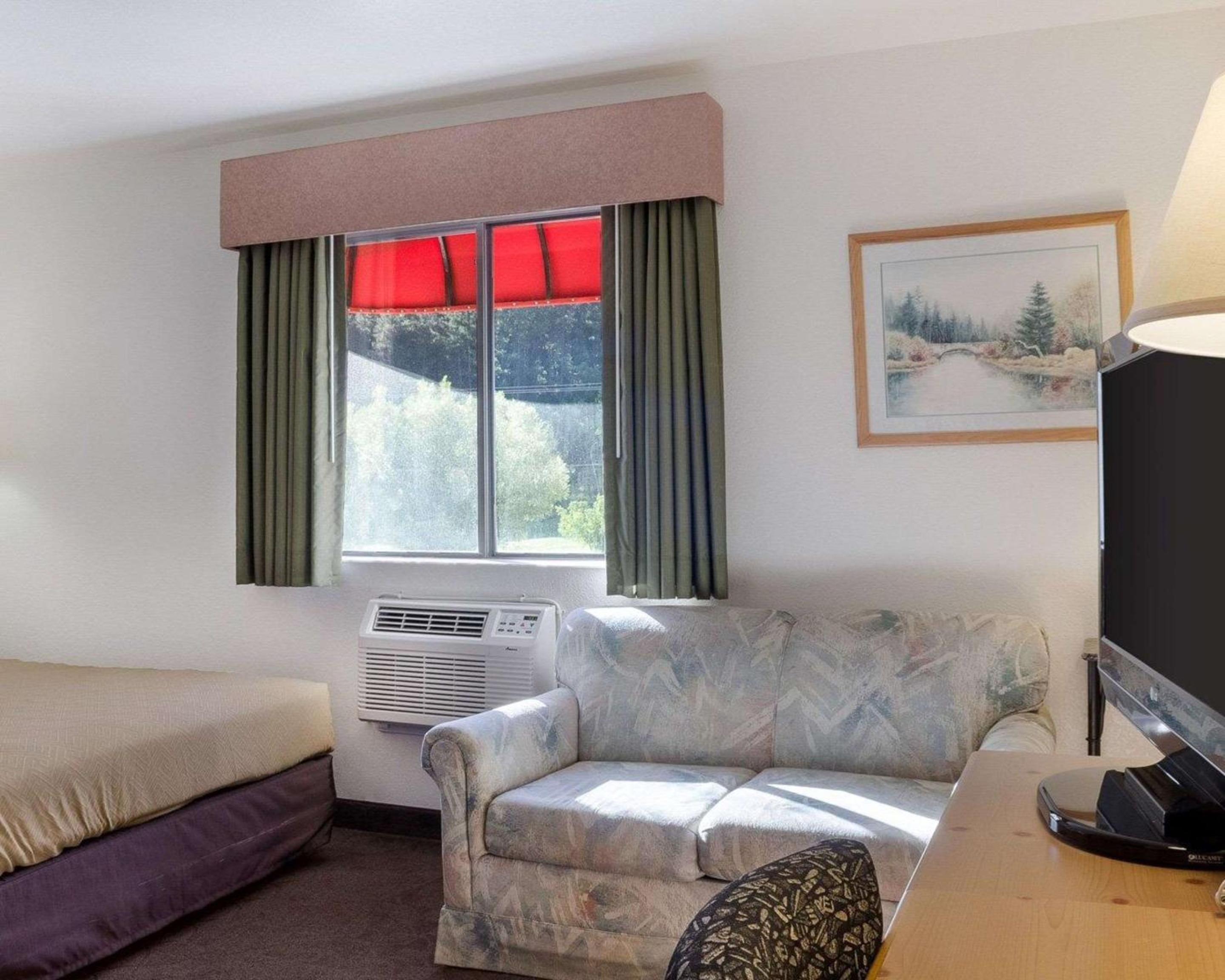 Standard Queen Room - Top Floor photo 1