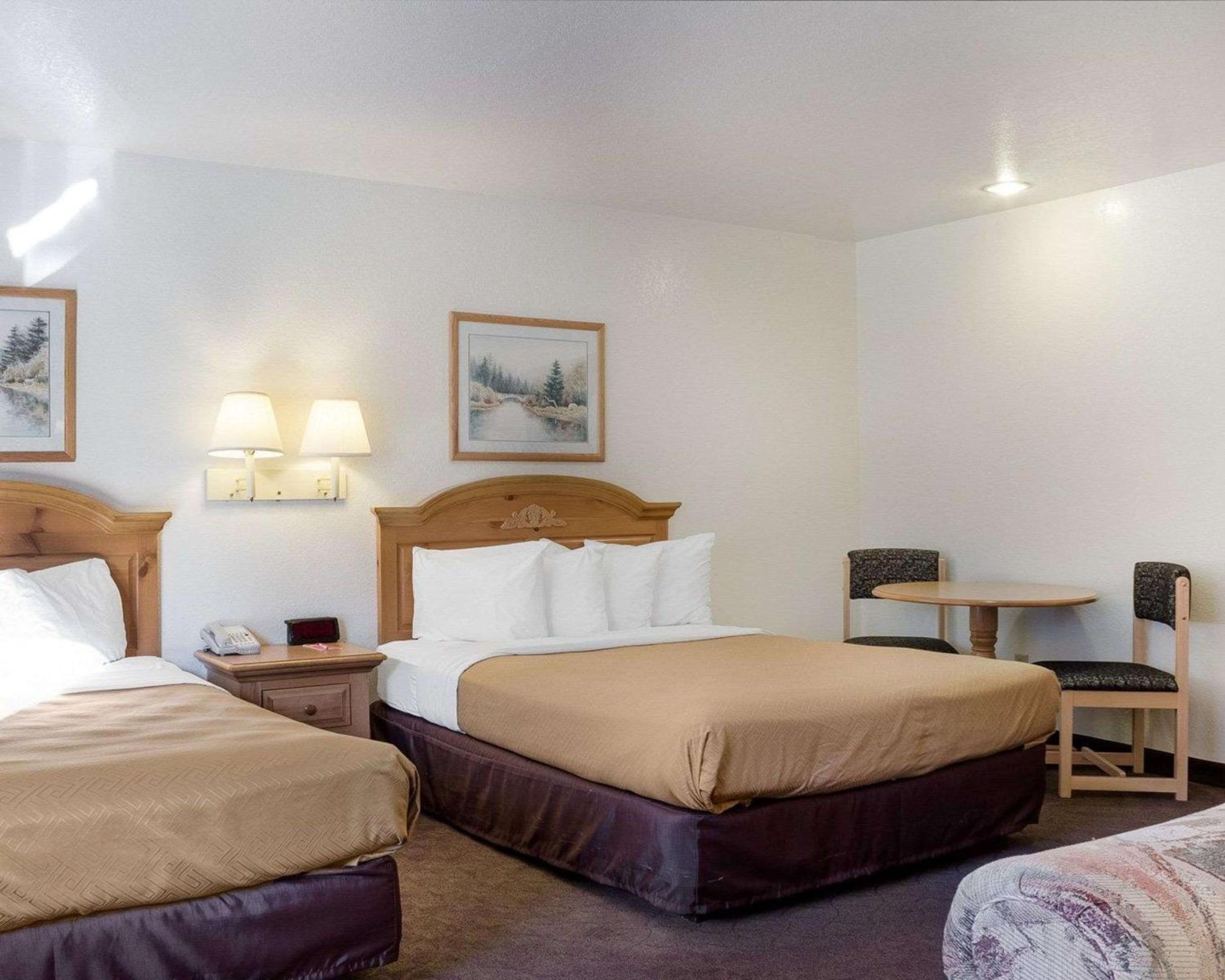 Queen Suite With Two Queen Beds - Non-Smoking photo 1