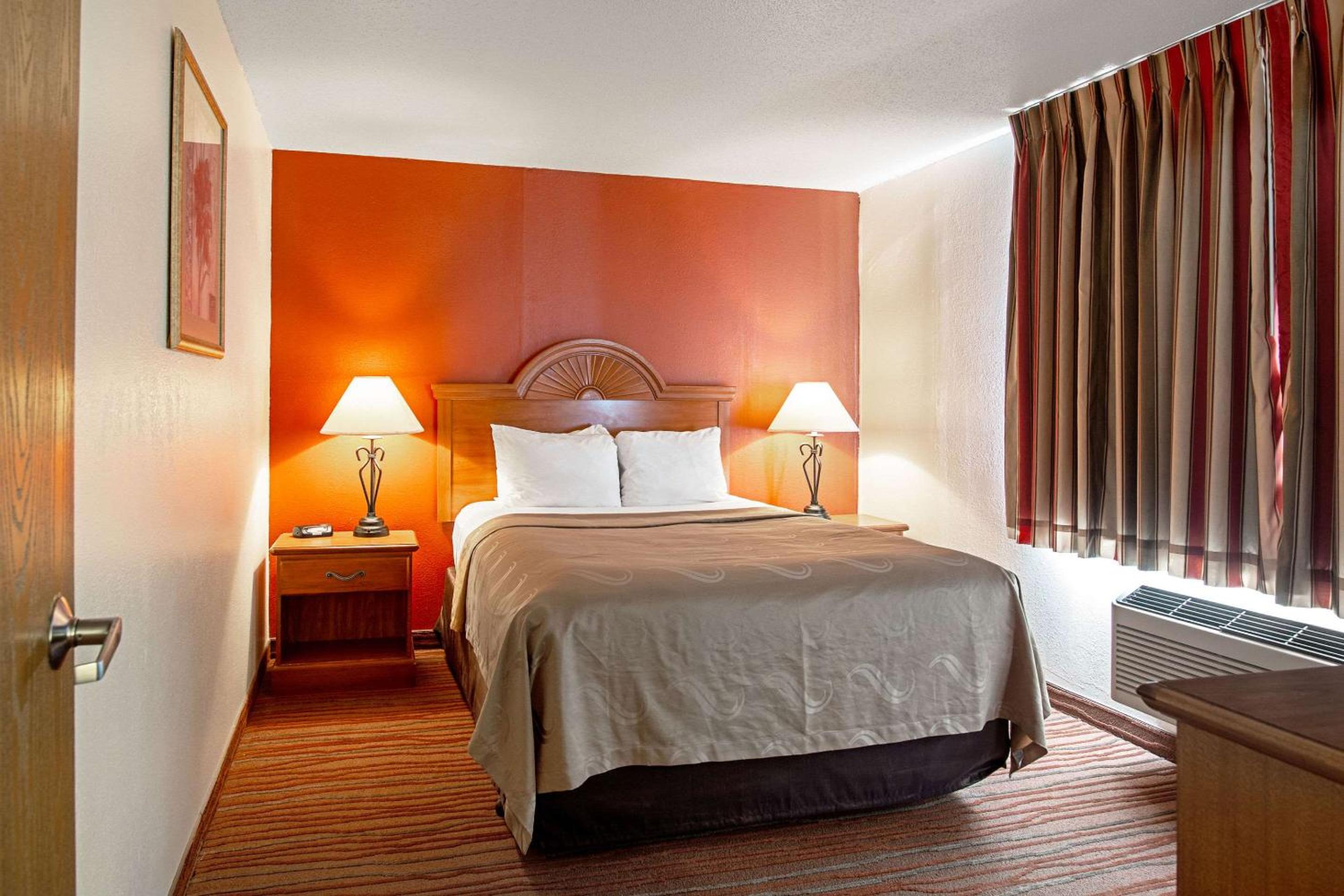 Queen Room - Accessible/Nonsmoking - Photo 6