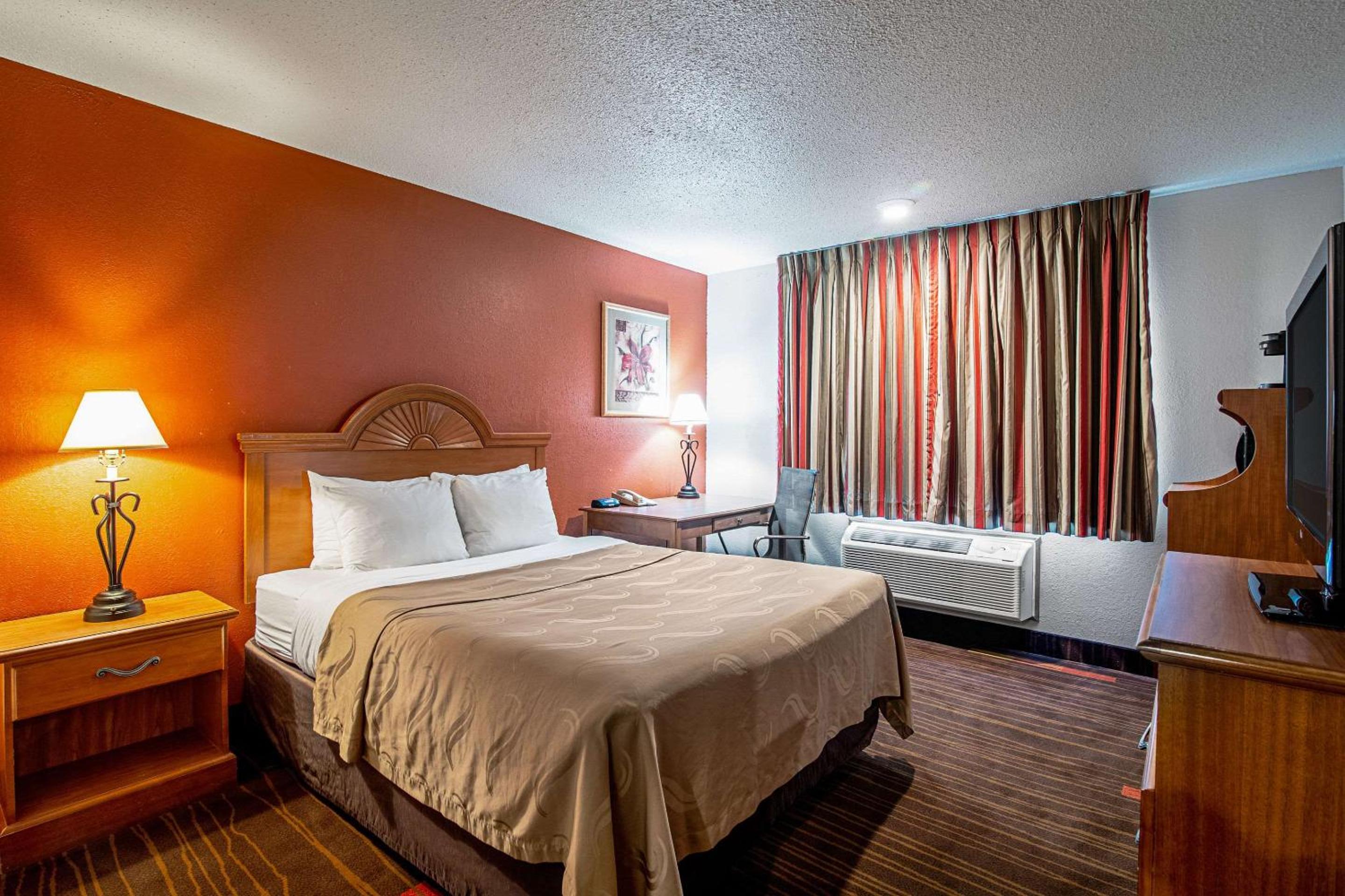 Queen Room - Accessible/Nonsmoking - Photo 5
