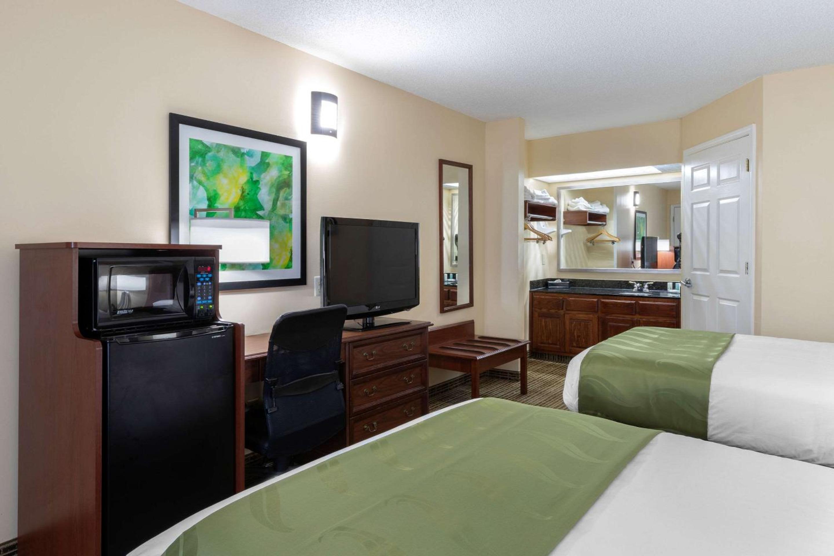 Double Room with Two Double Beds - Smoking - Photo 4