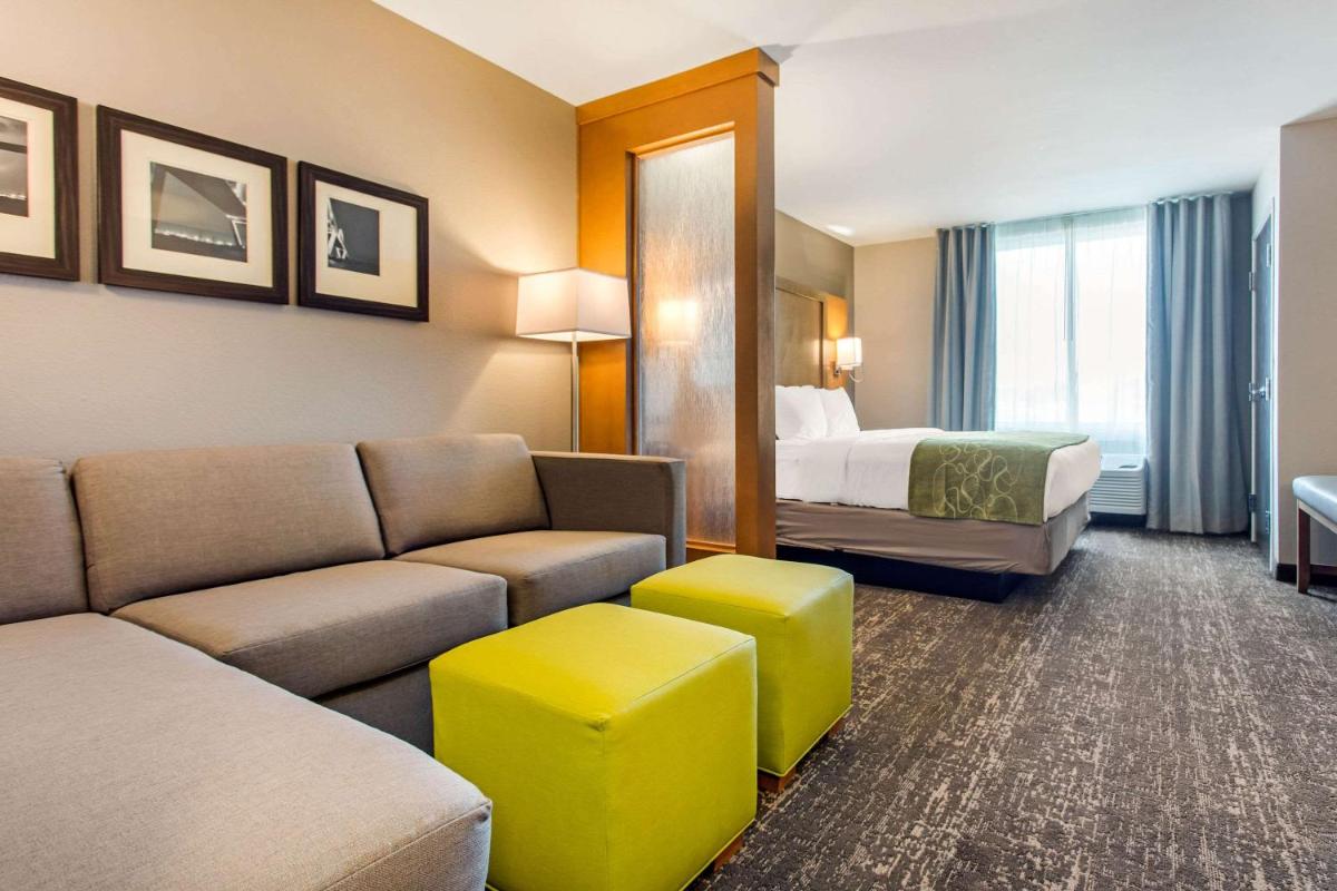 King Suite with Sofa Bed photo 3