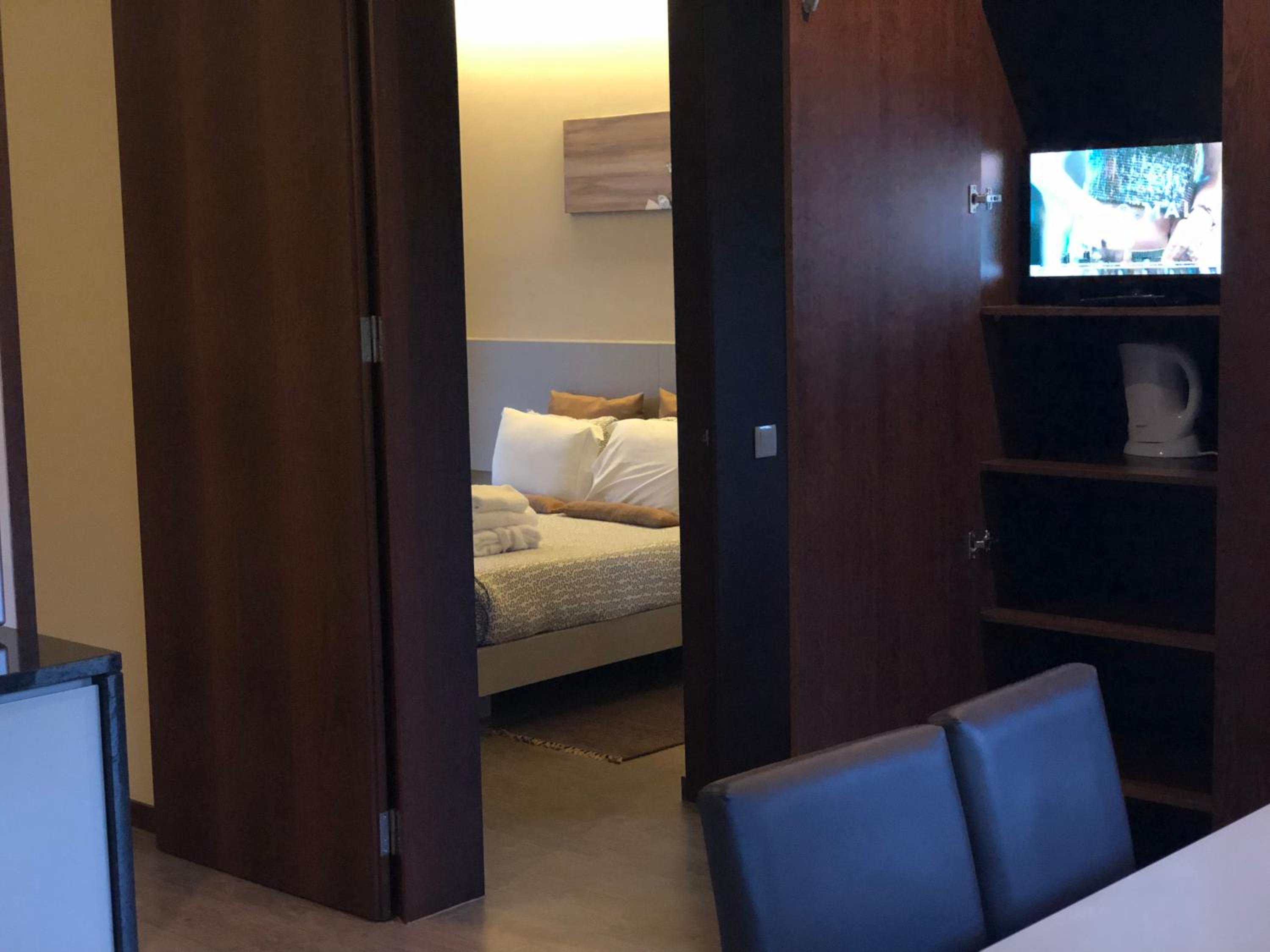 Suite with Mountain View - Photo 18