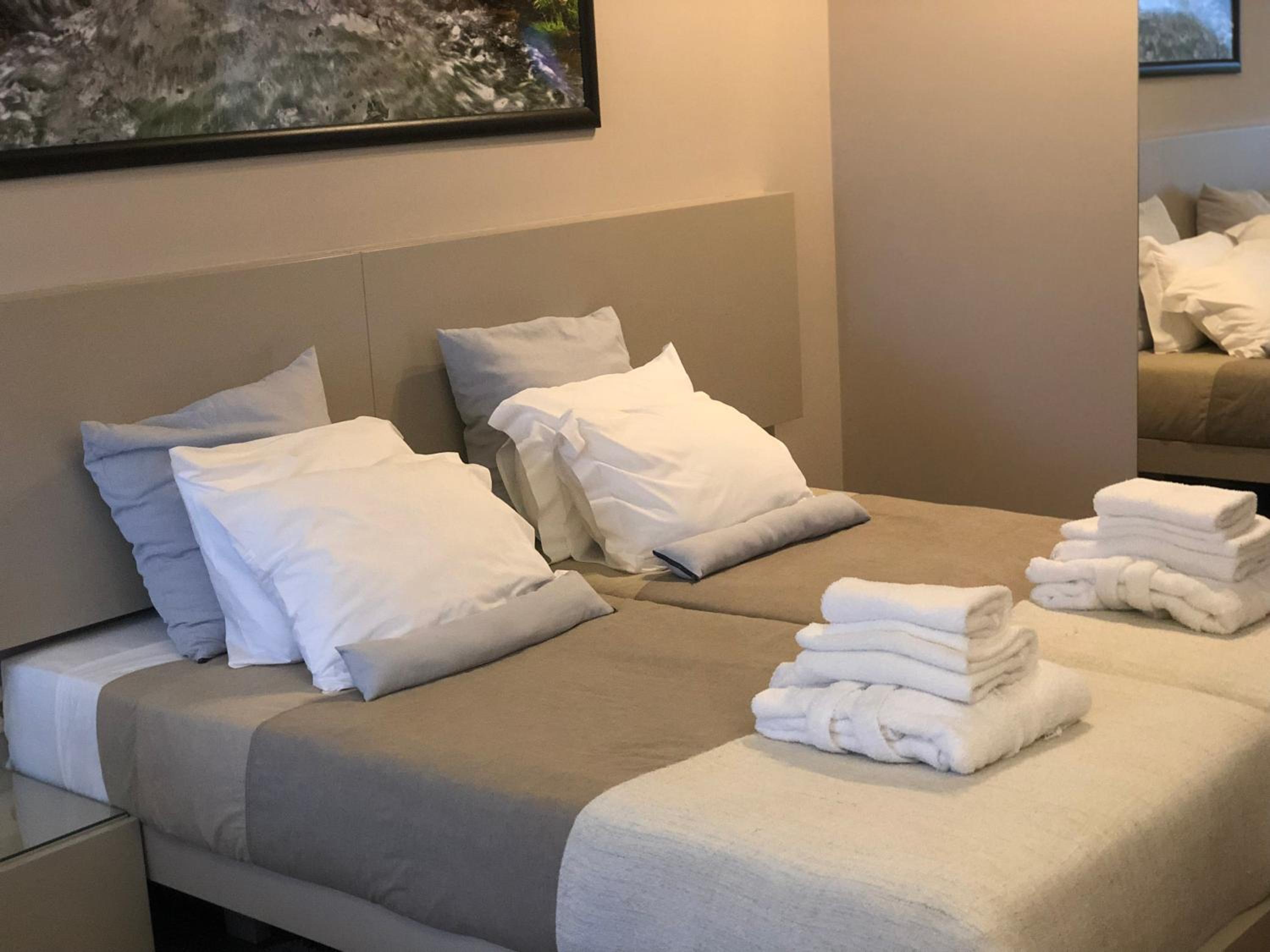 Standard Twin Room with Mountain View - Photo 4