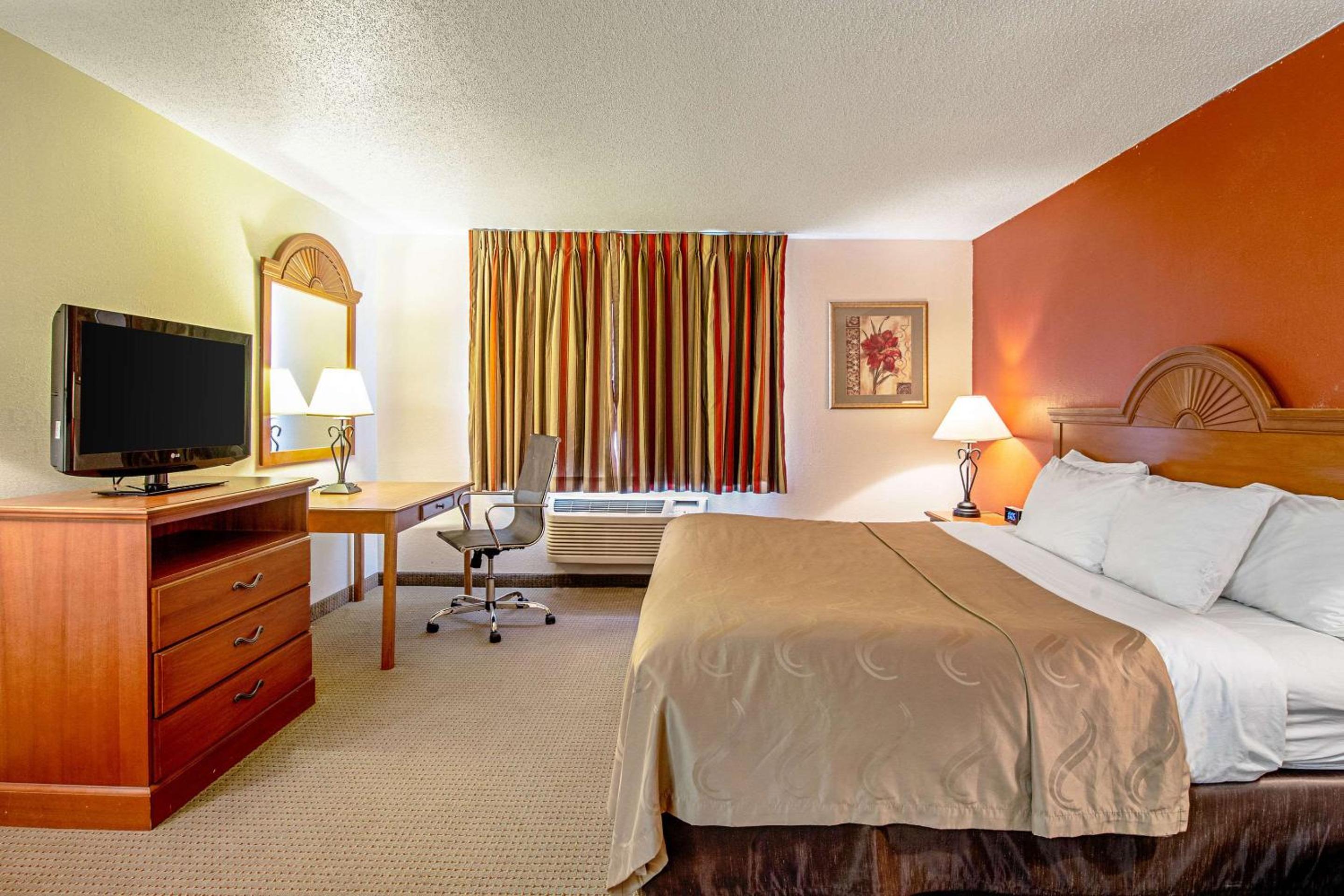 Queen Room - Accessible/Nonsmoking - Photo 4