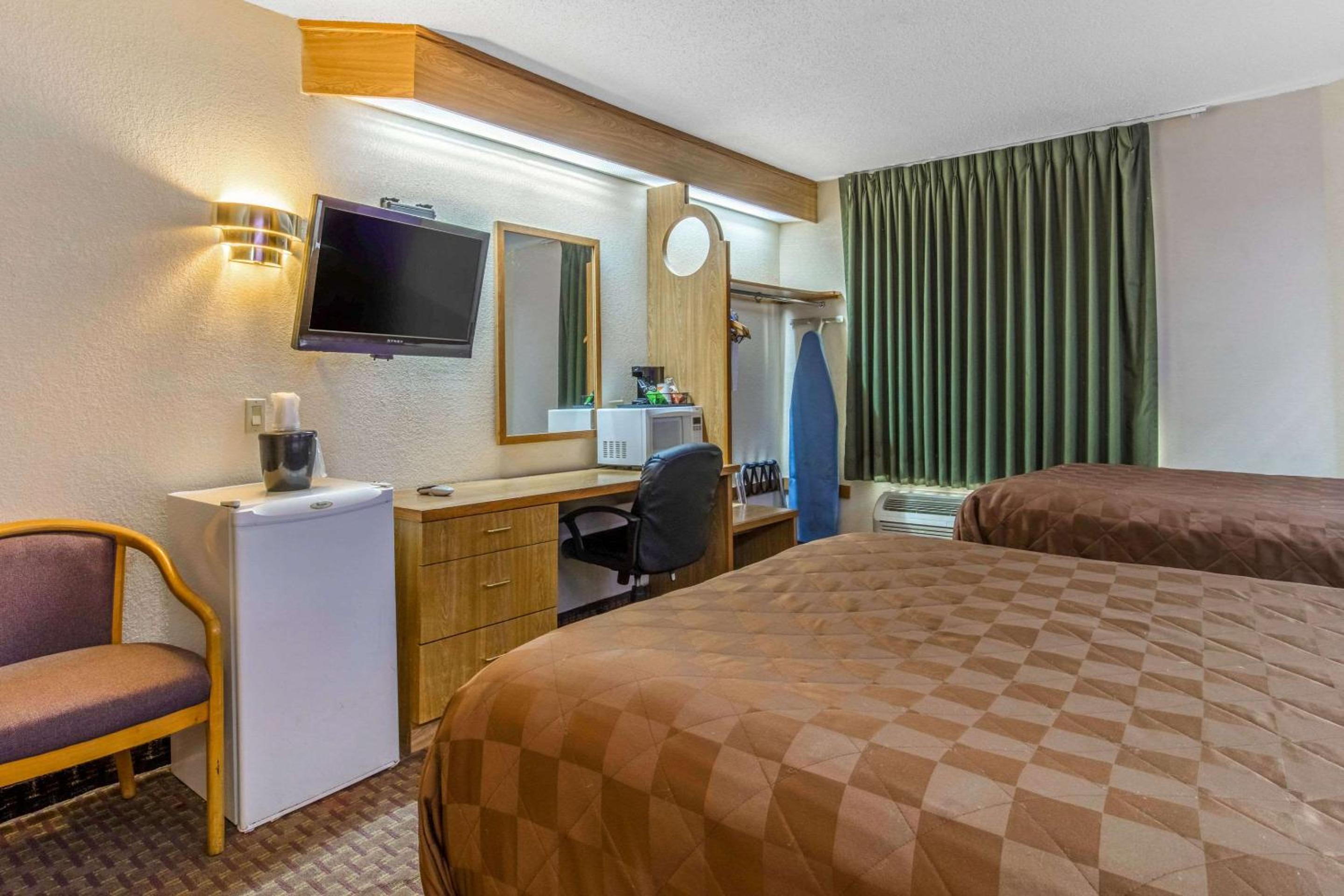 2 Full Bed Smoking - Photo 2