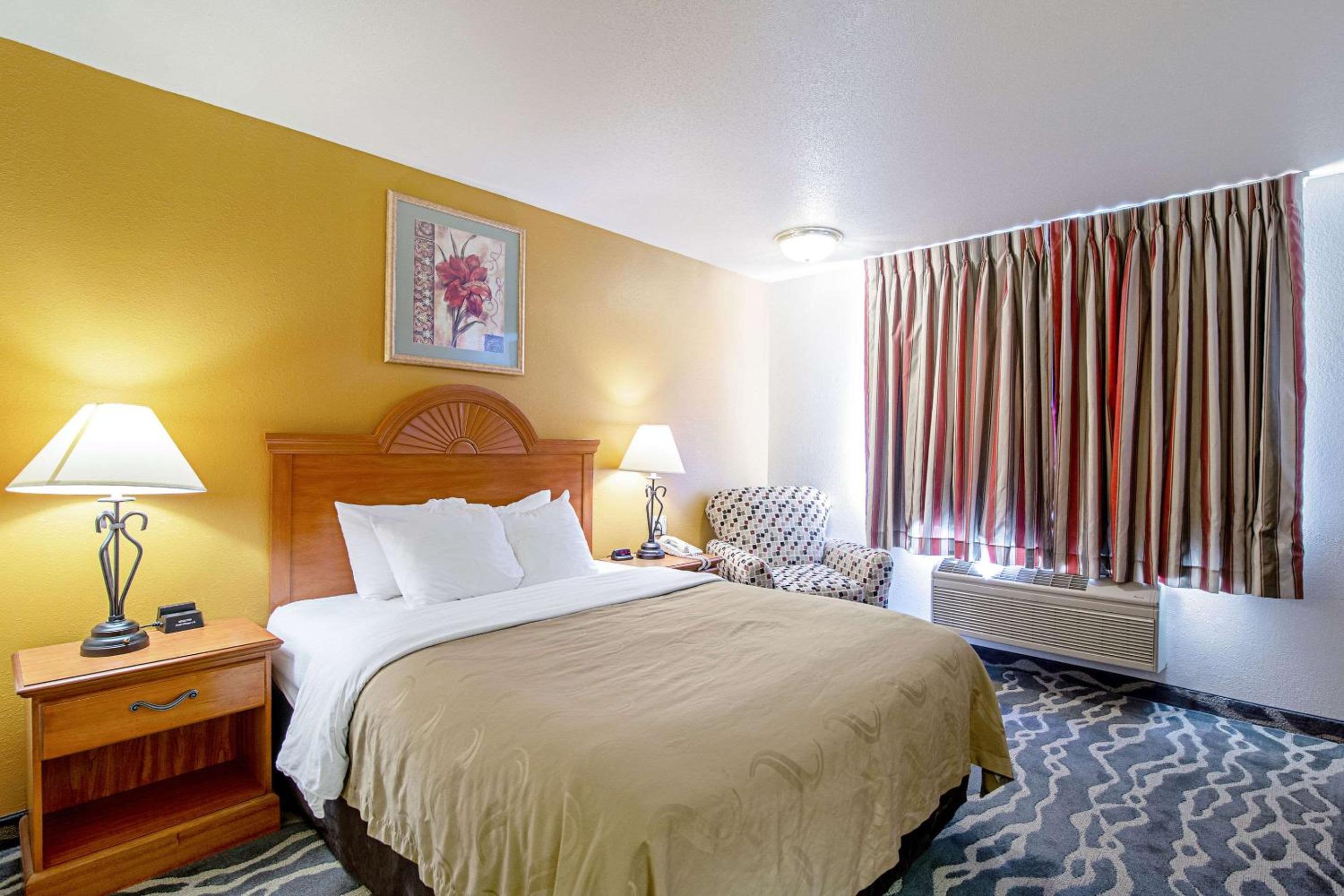 Queen Room - Disability Access/Non-Smoking - Photo 2
