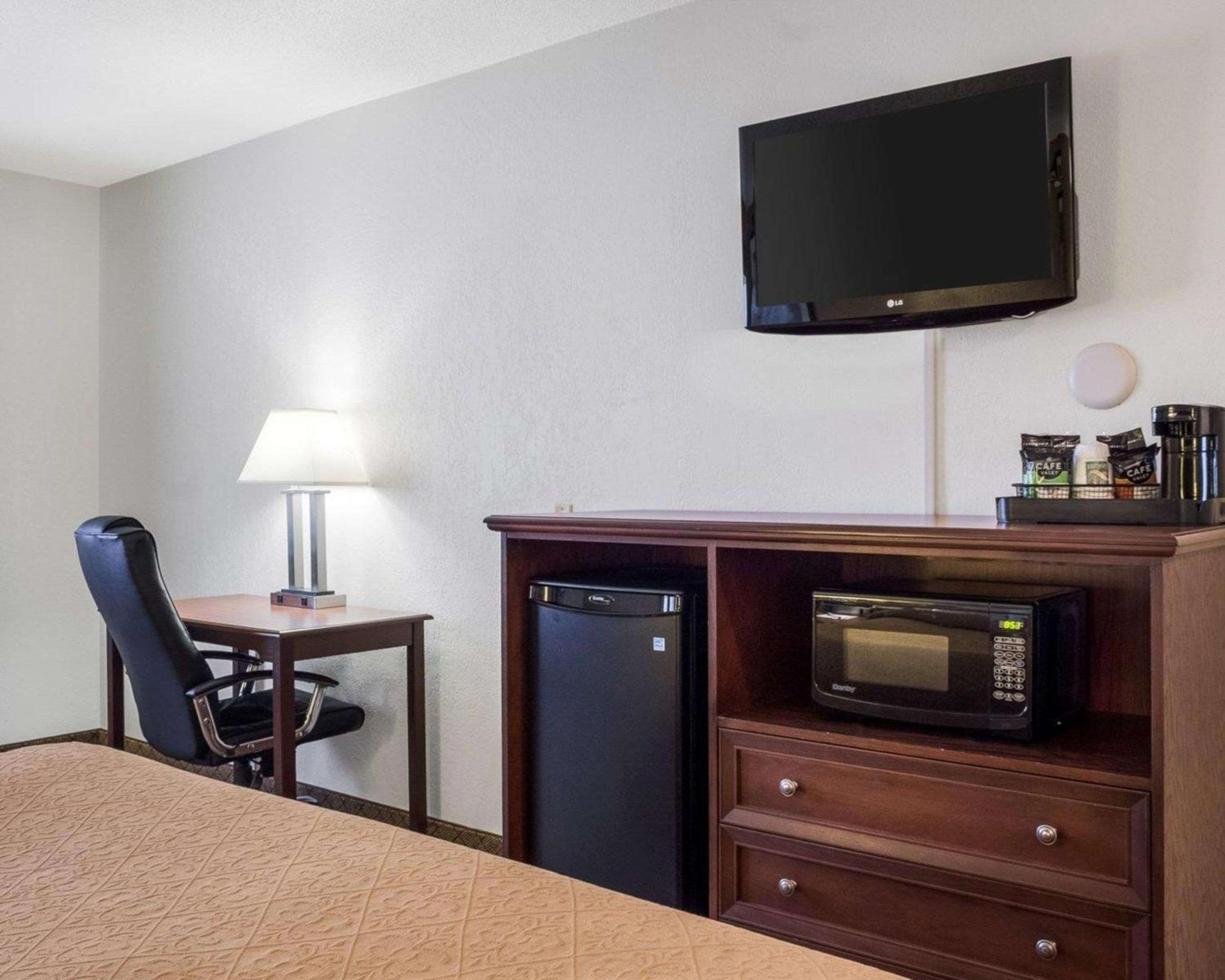King Room- Non-Smoking - Photo 2