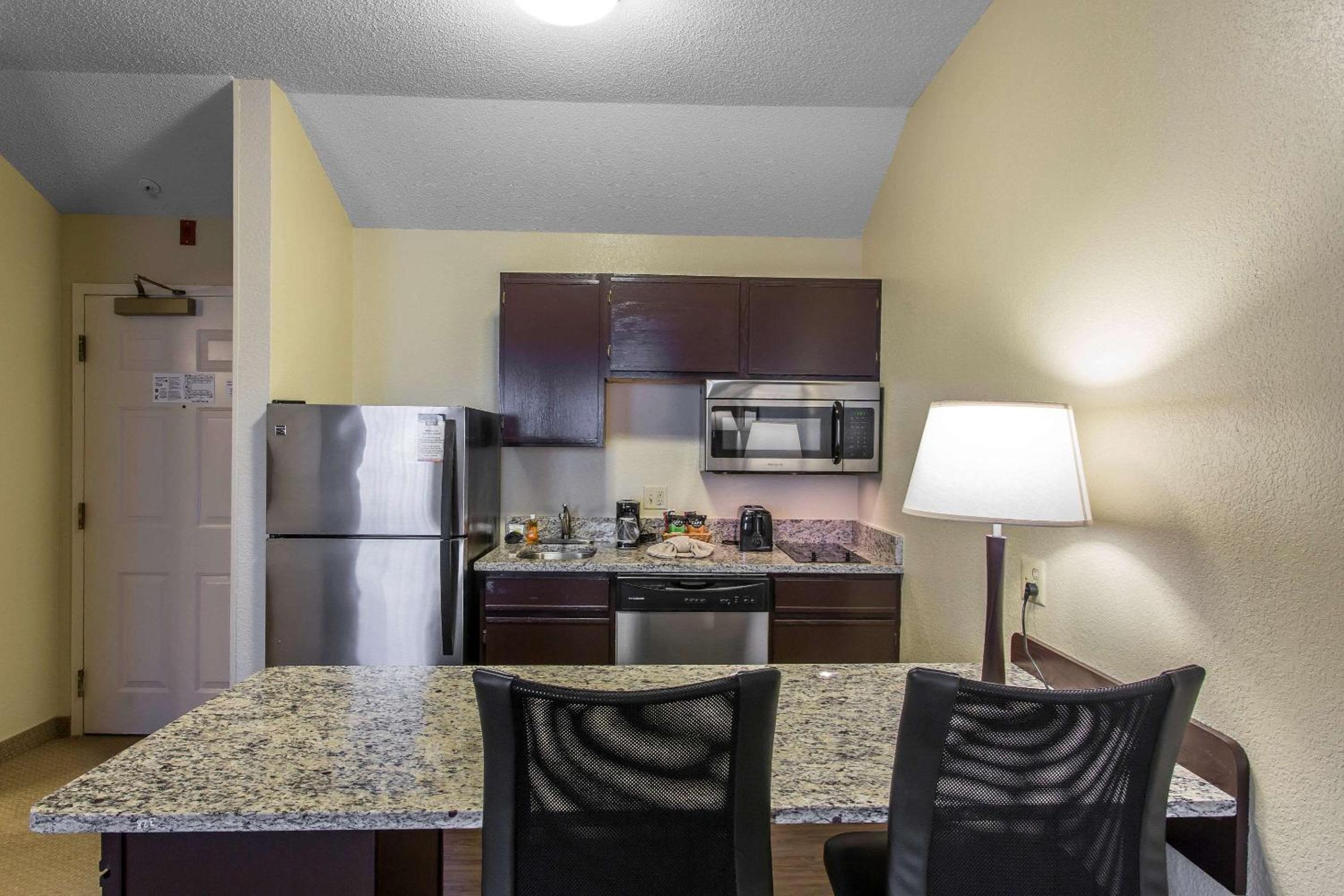 Double Suite - Non-Smoking - Photo 2