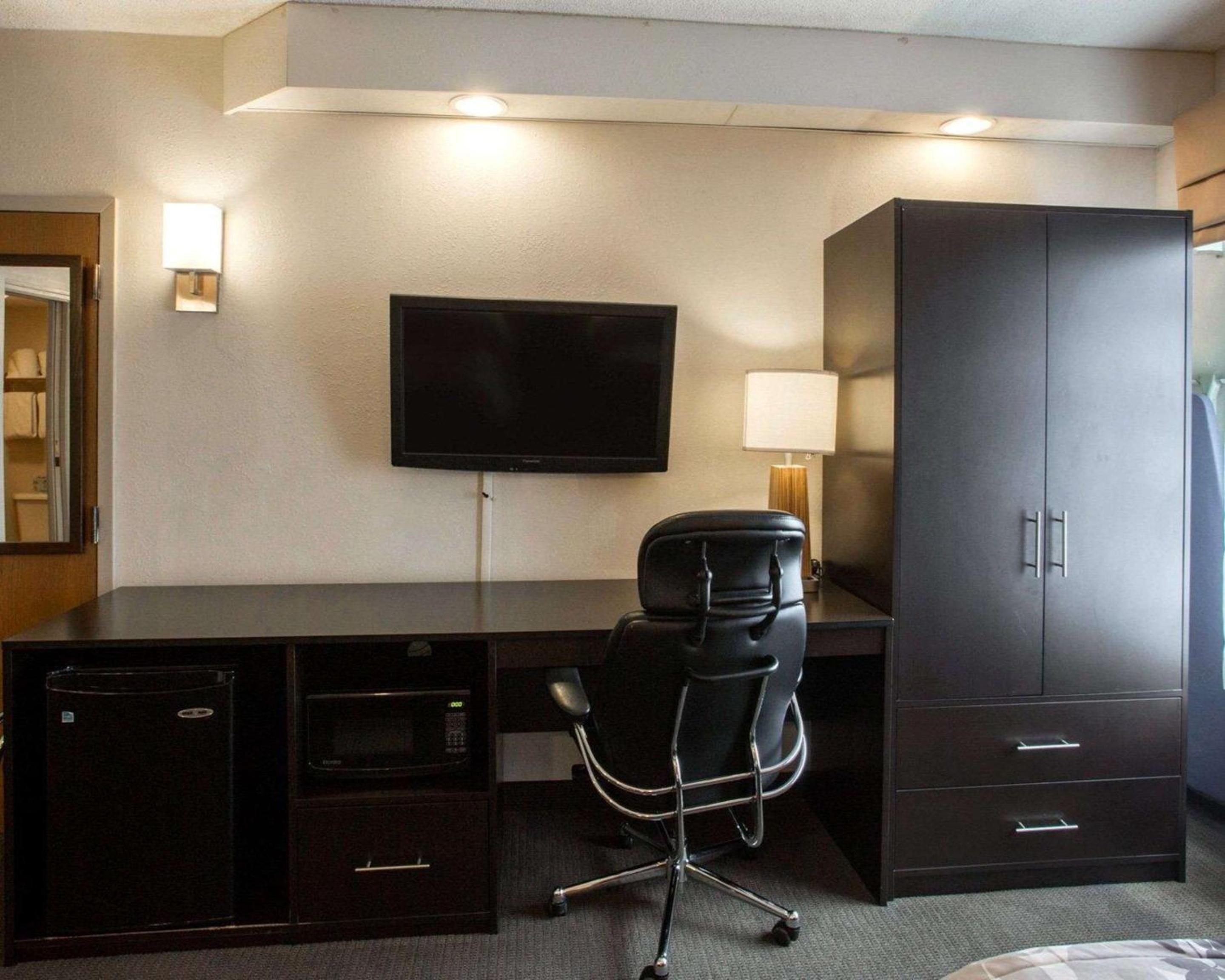 Double Room with Two Double Beds - Non-Smoking - Photo 3