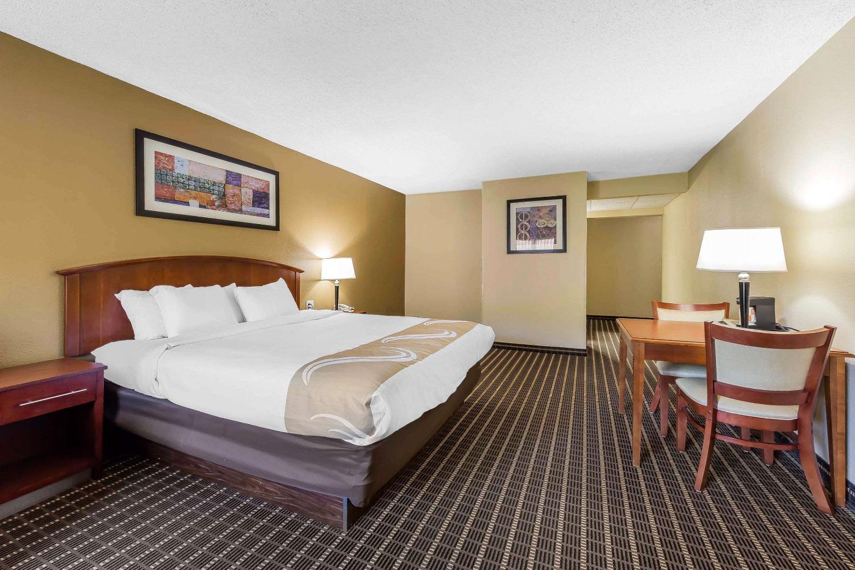 Standard King Room - Non-Smoking  - Photo 1