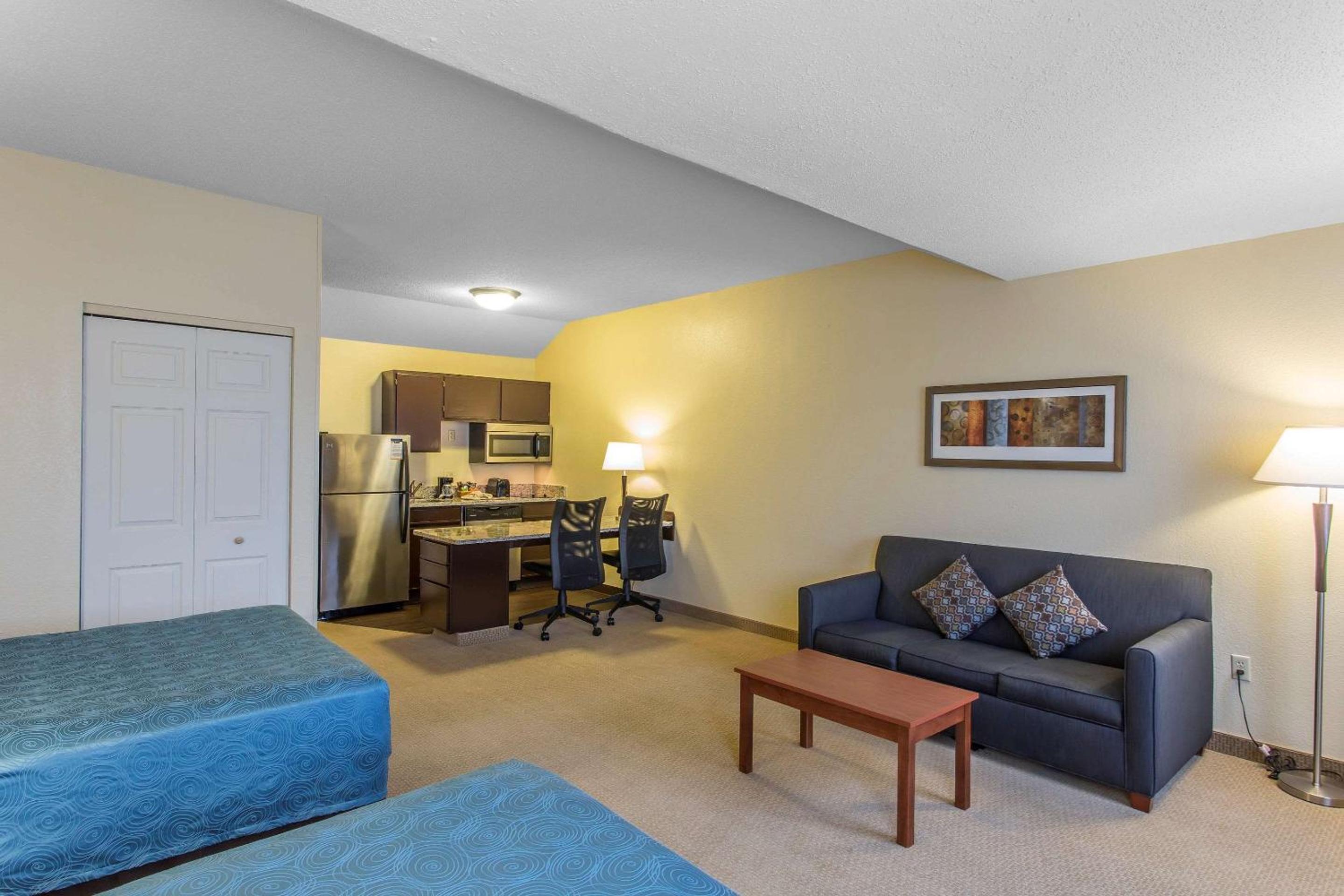 Double Suite - Non-Smoking - Photo 1