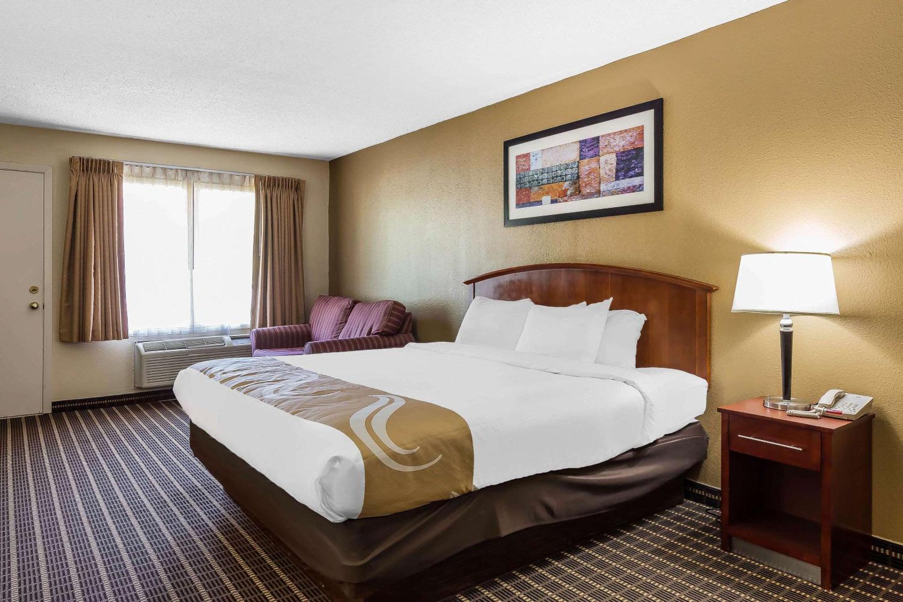 Standard King Room - Non-Smoking  - Photo 3