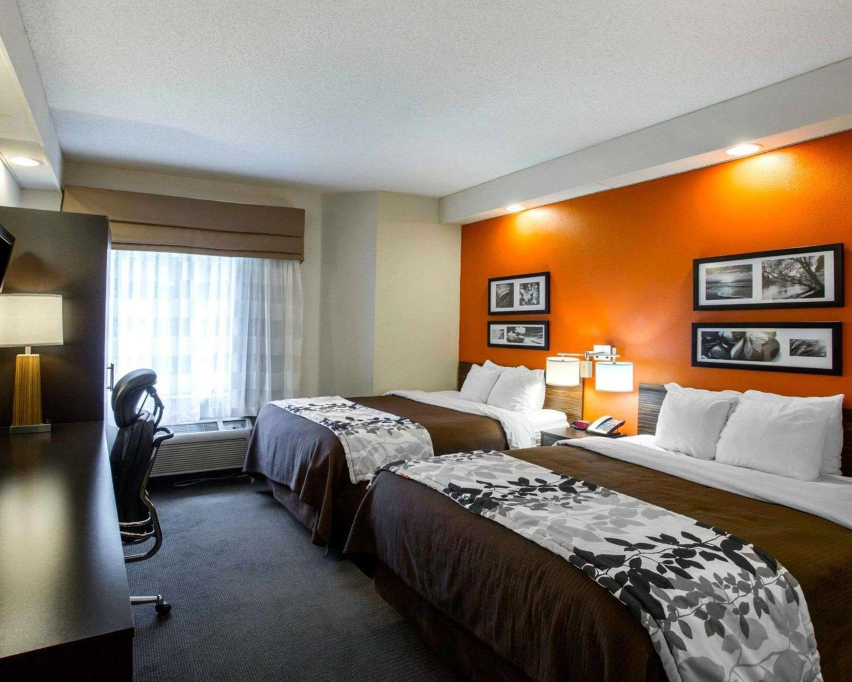 Queen Room with Two Queen Beds - Non-Smoking - Photo 1