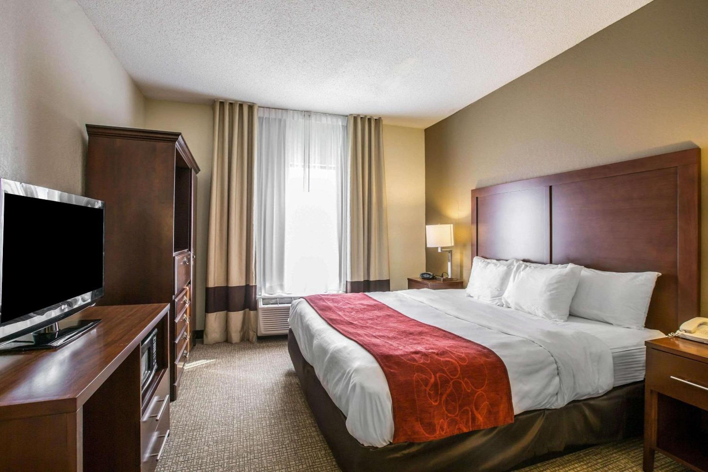 King Suite - Photo 2