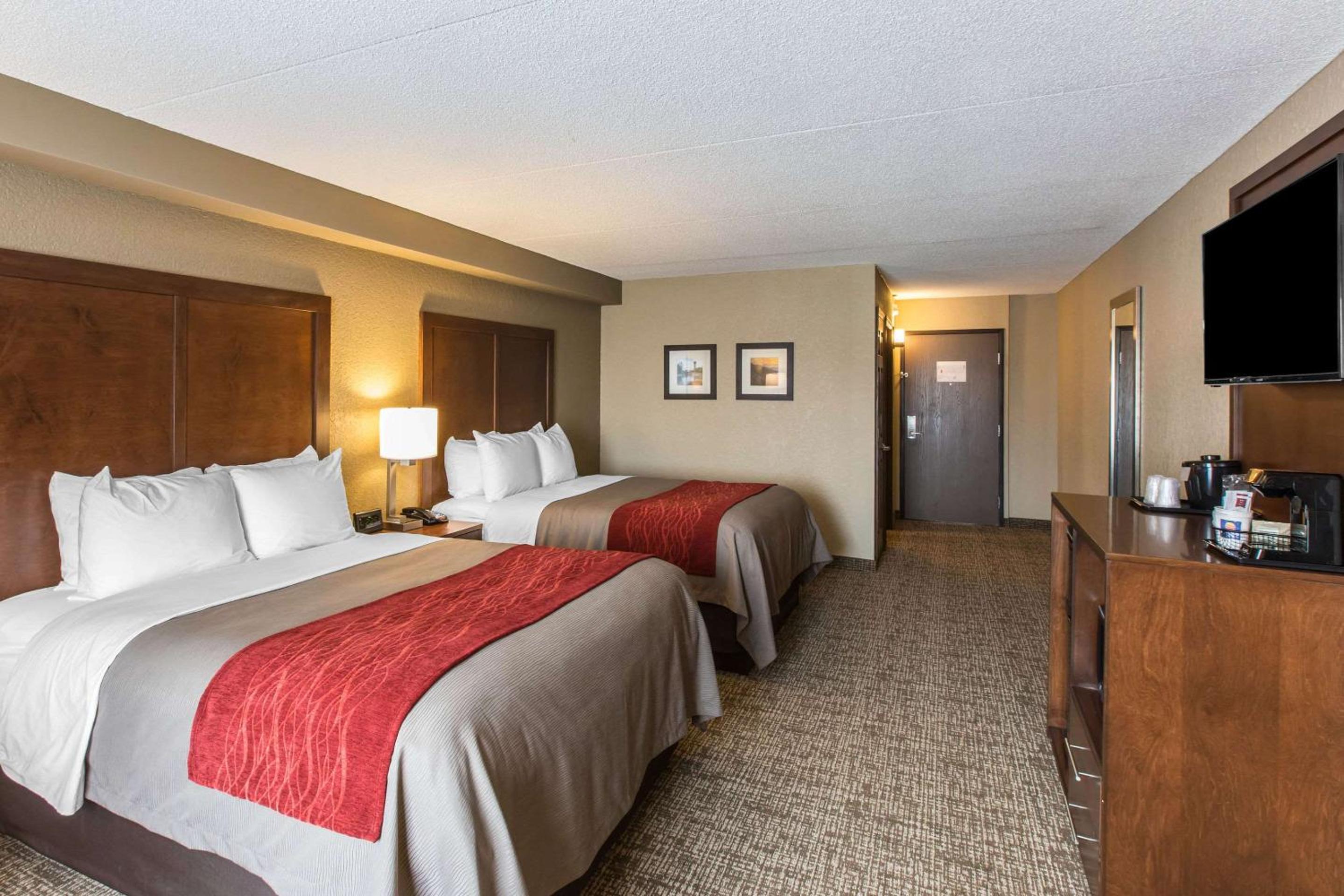 Queen Room with Two Queen Beds - Non-Smoking - Photo 1