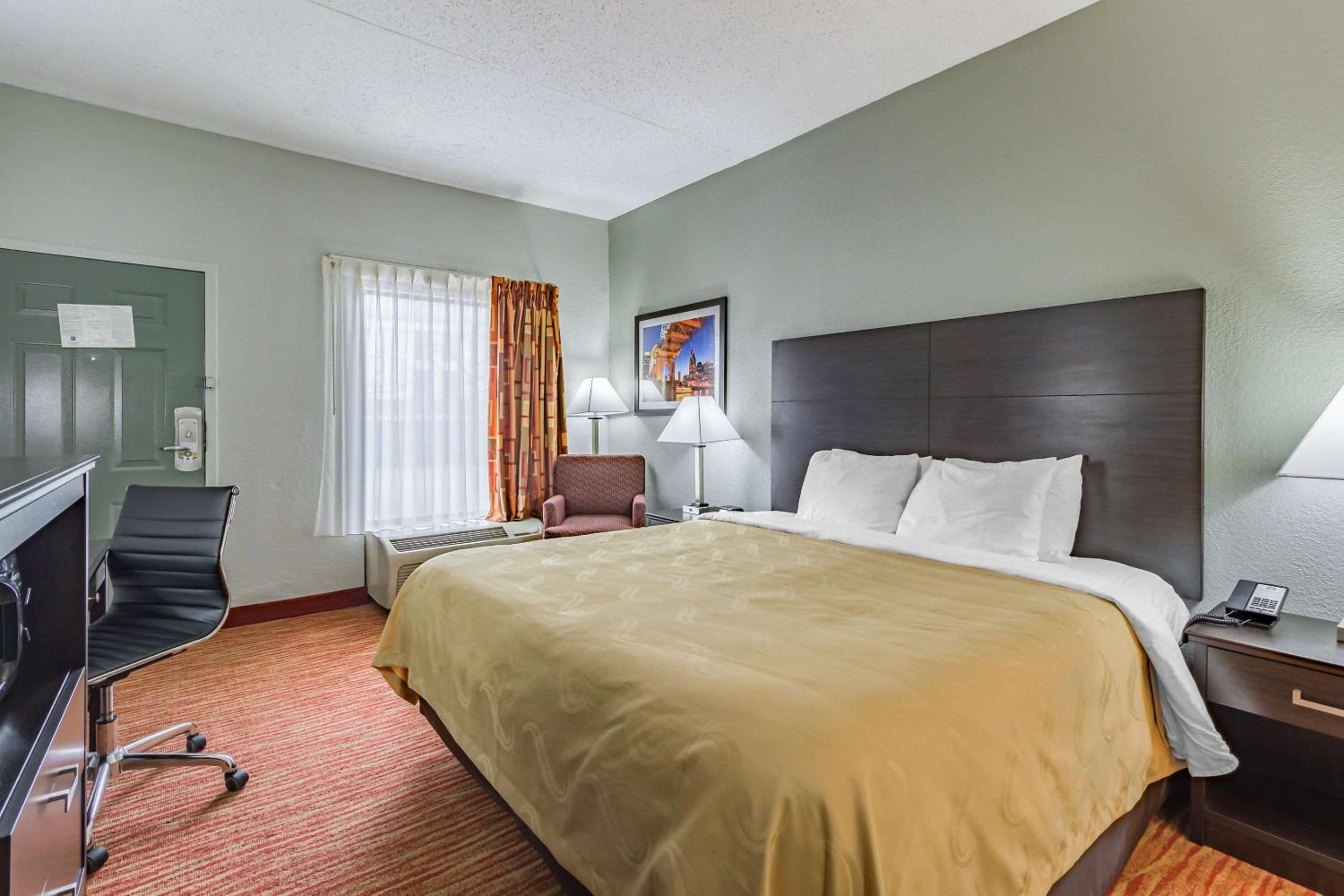 King Room - Non-Smoking - Photo 2