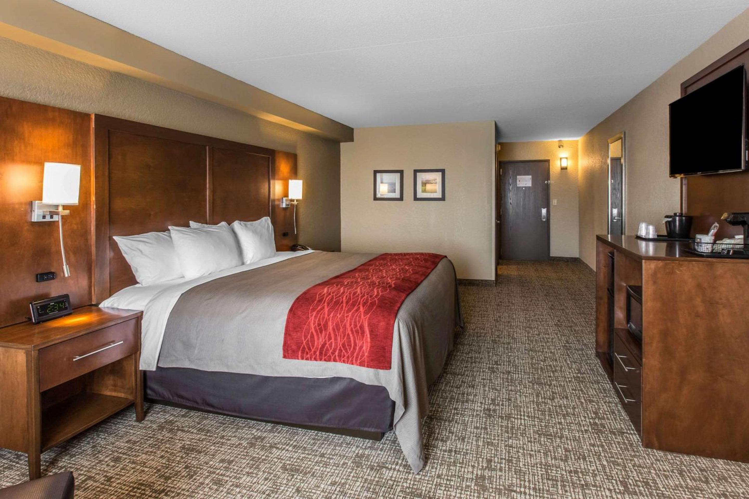 King Room - Non-Smoking - Photo 2