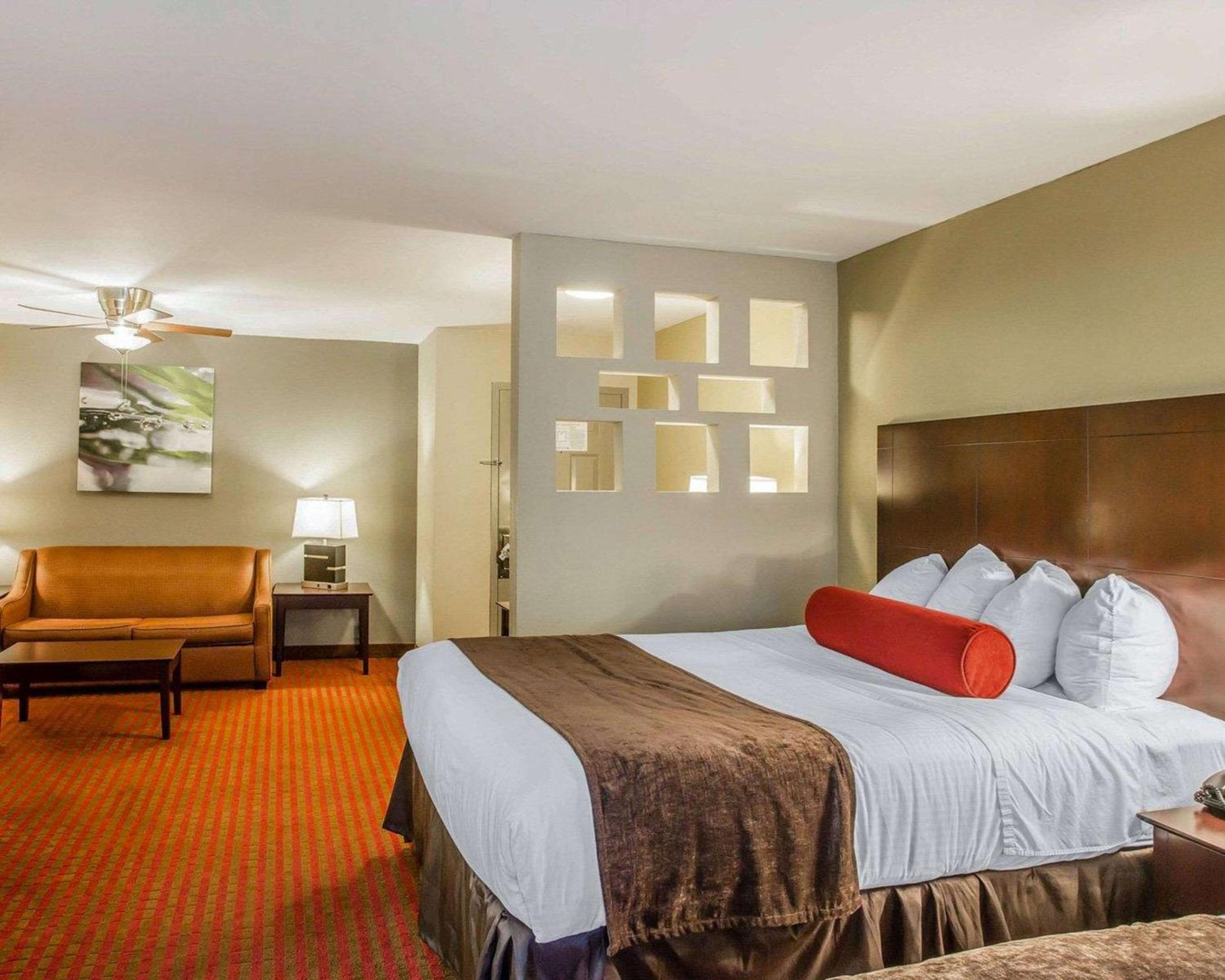 Queen Suite with Two Queen Beds - Non-Smoking - Photo 1