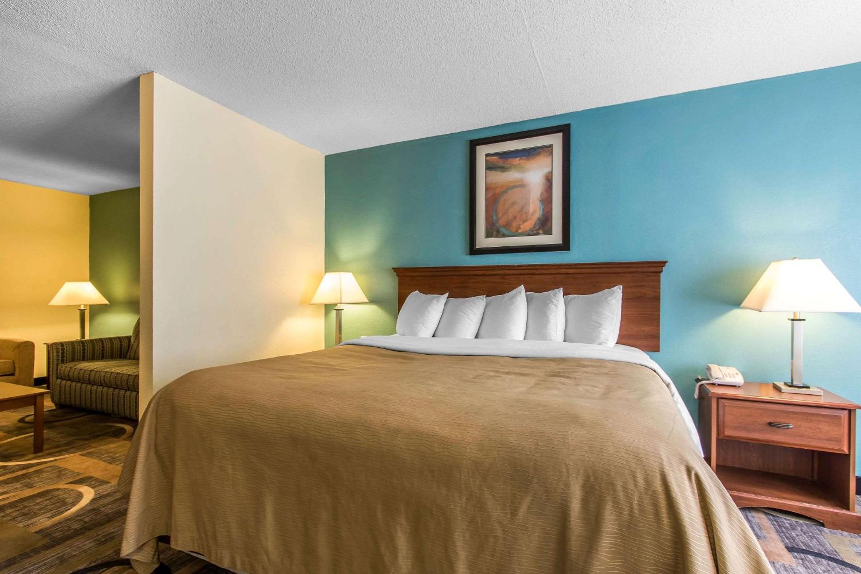 King Suite - Non-Smoking - Photo 1