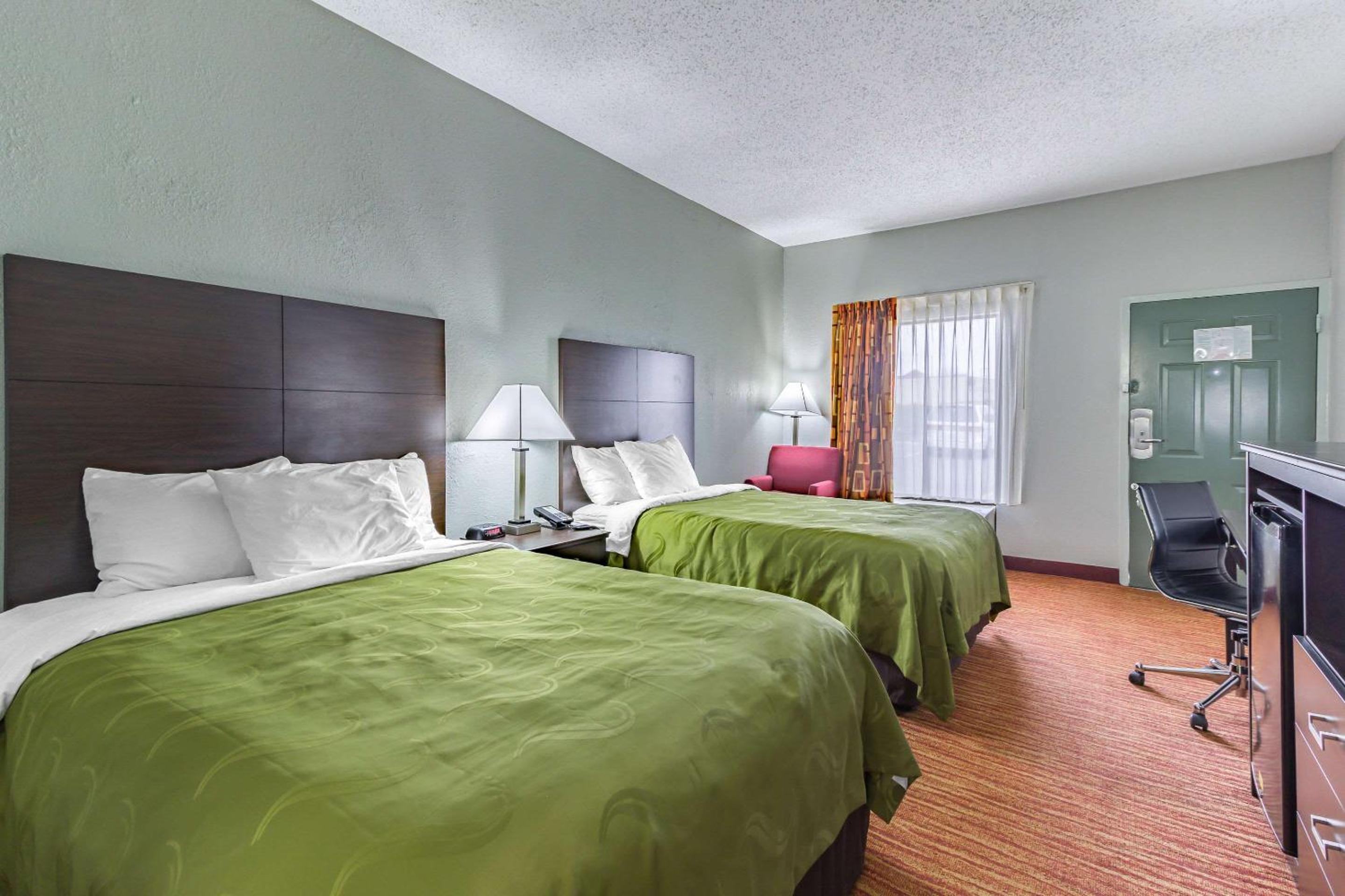 Double Room with Two Double Beds - Non-Smoking - Photo 2