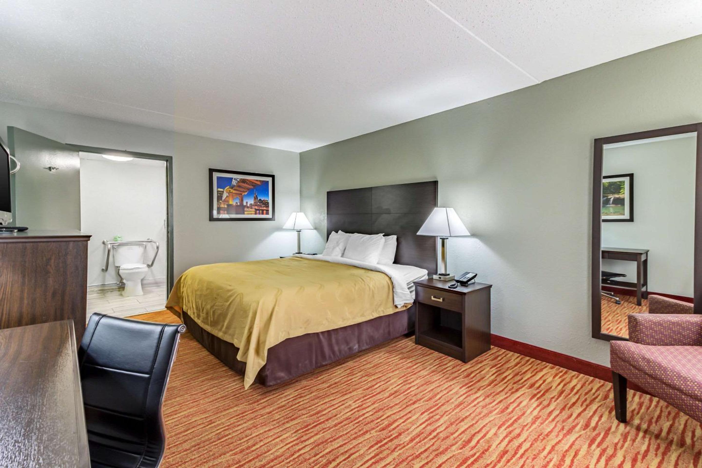 King Room - Non-Smoking - Photo 7