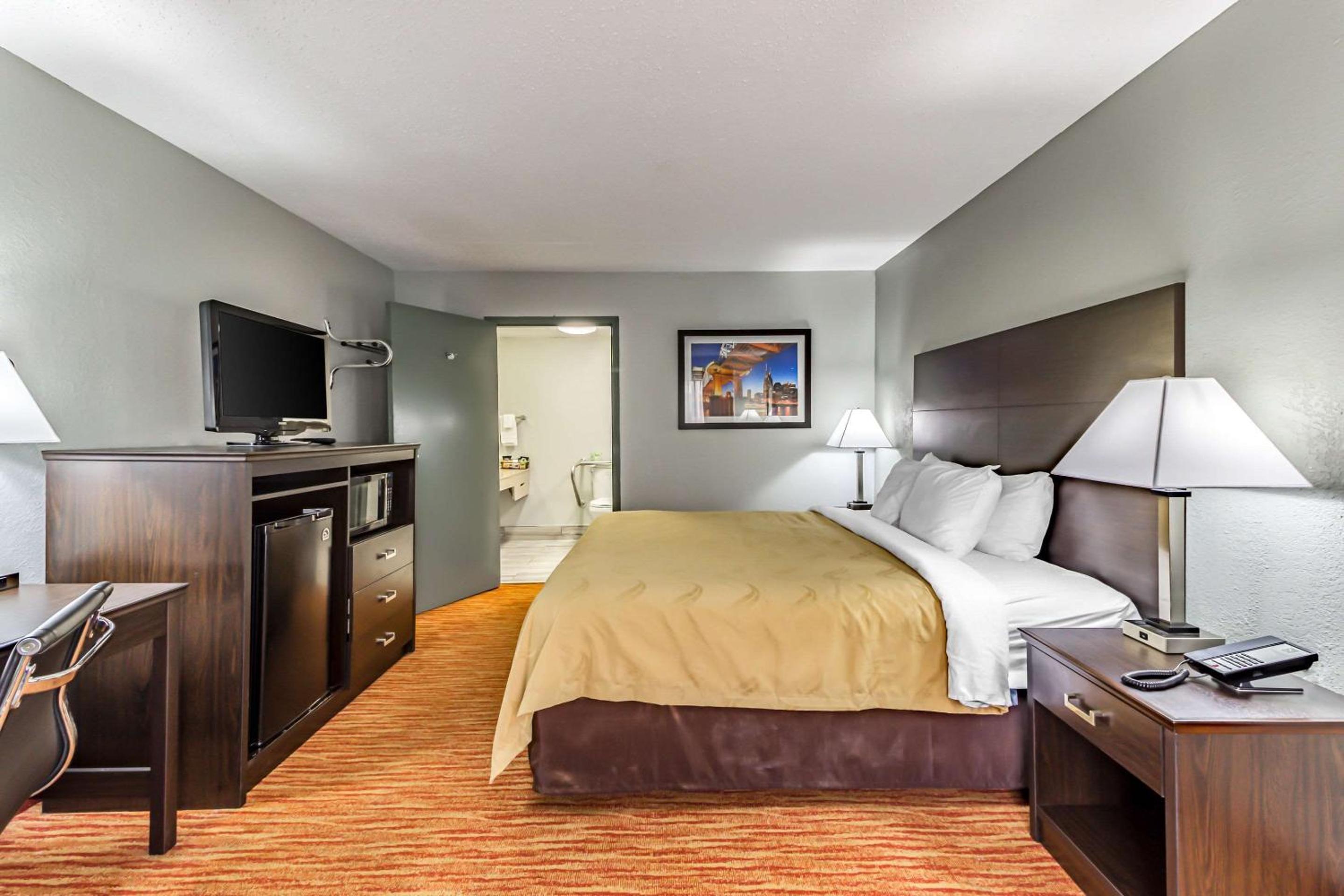 King Room - Non-Smoking - Photo 10