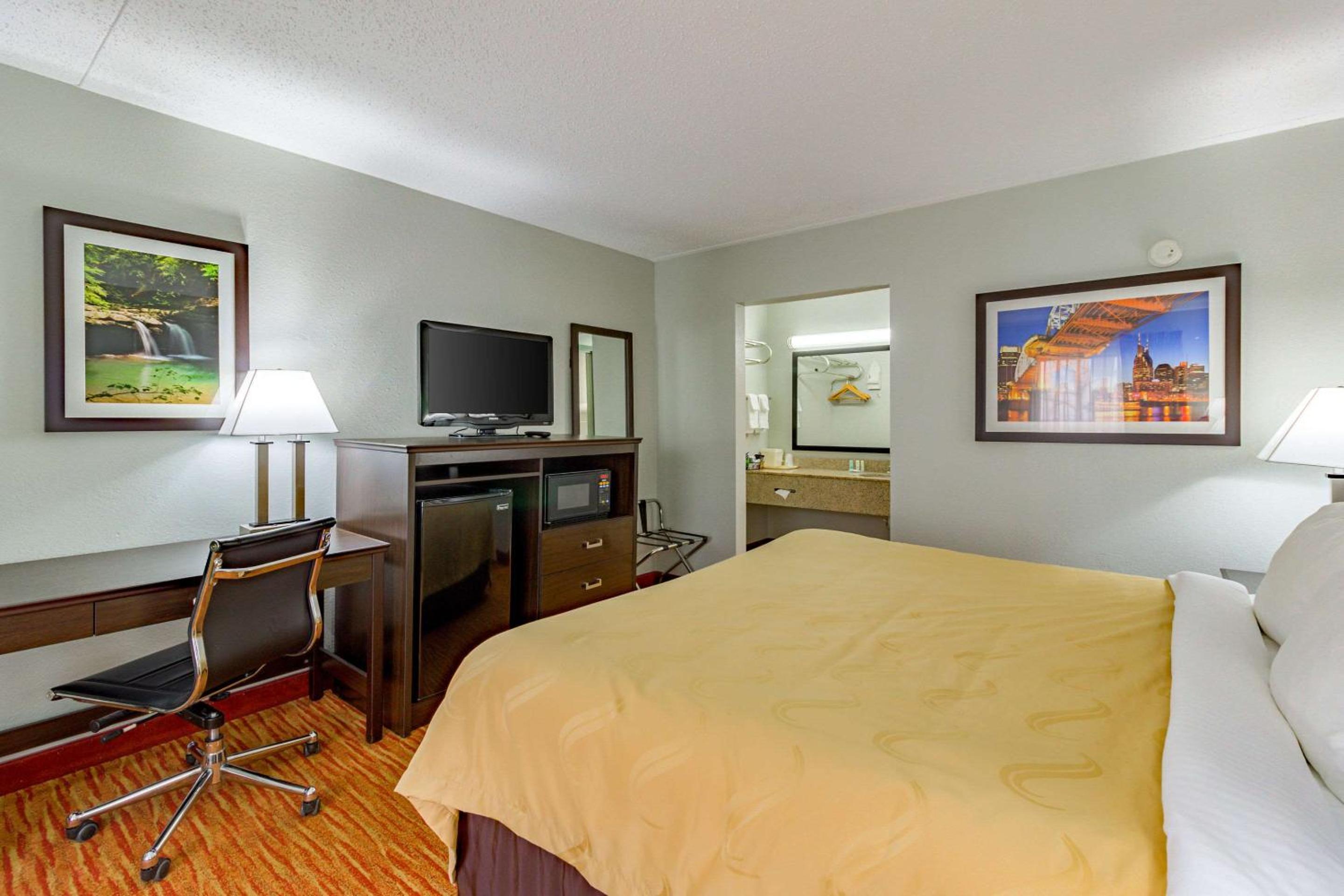 King Room - Non-Smoking - Photo 11