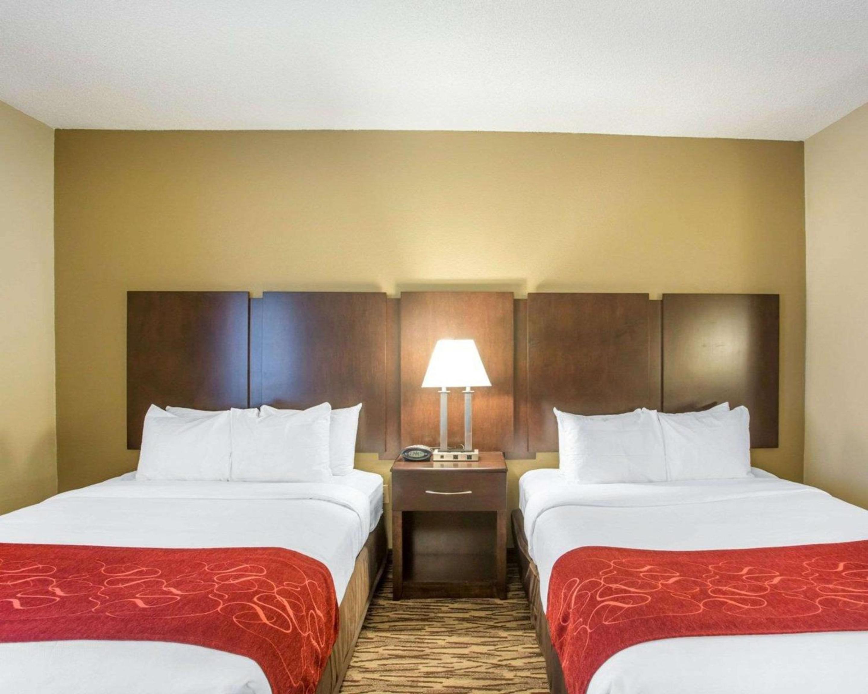 Queen Suite with Two Queen Beds - Disability Access/Non-Smoking - Photo 3