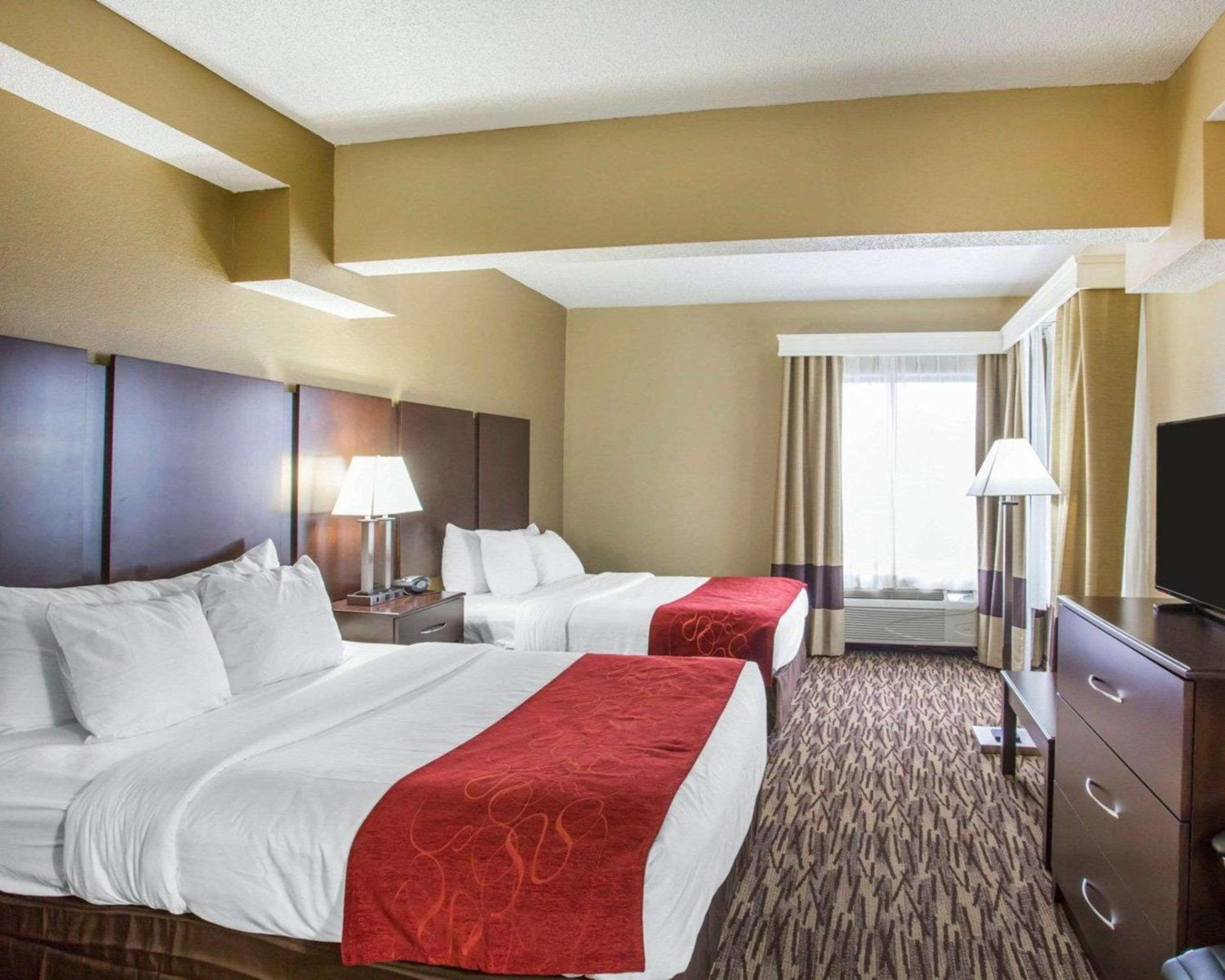 Queen Suite with Two Queen Beds - Disability Access/Non-Smoking - Photo 2