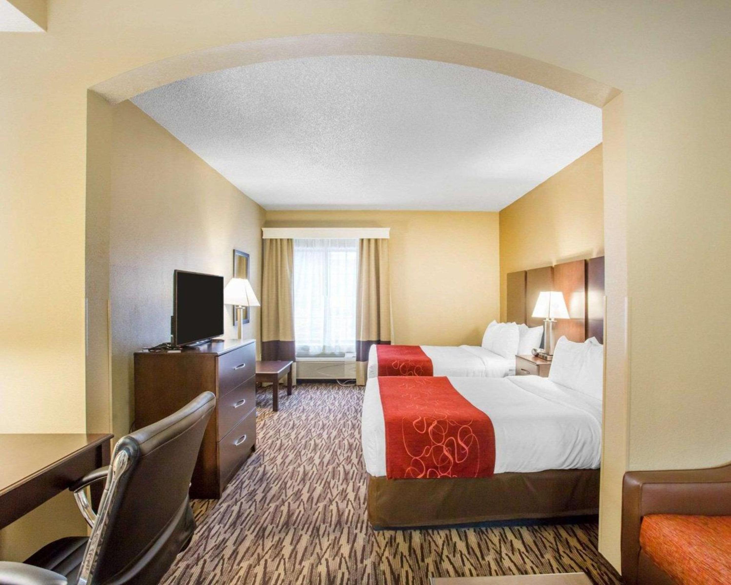 Queen Suite with Two Queen Beds - Disability Access/Non-Smoking - Photo 5