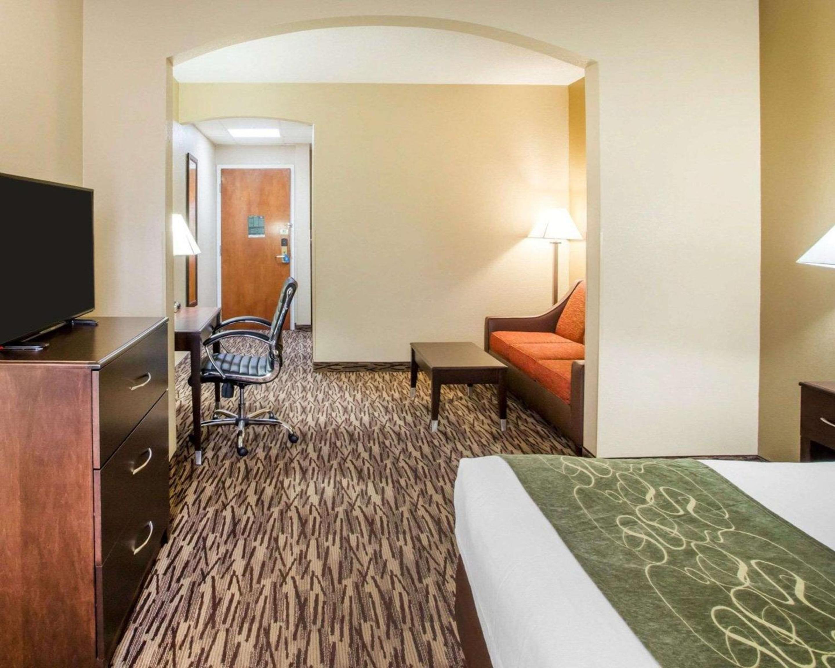 King Suite - Non-Smoking - Photo 1