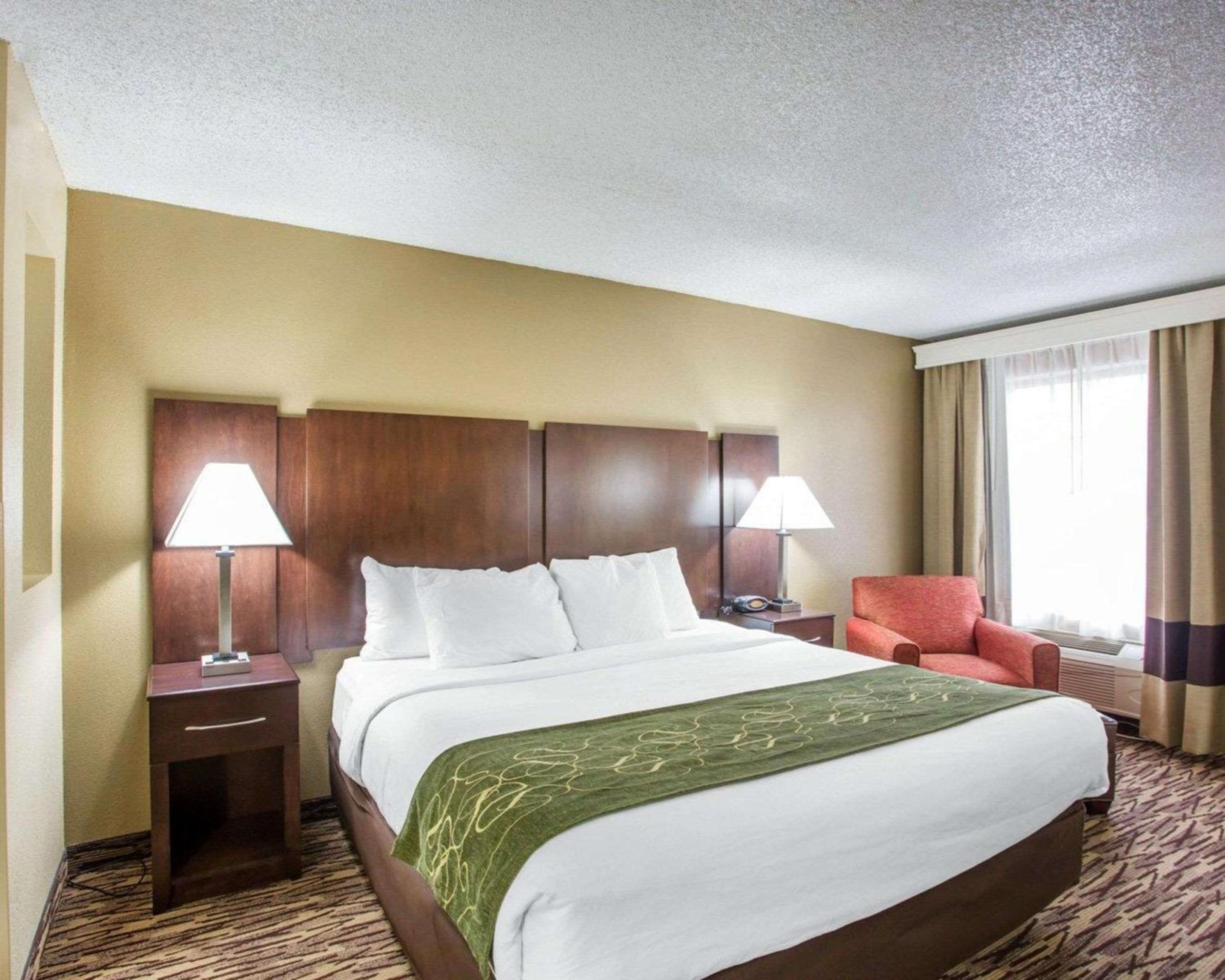 Standard King Room - Photo 5