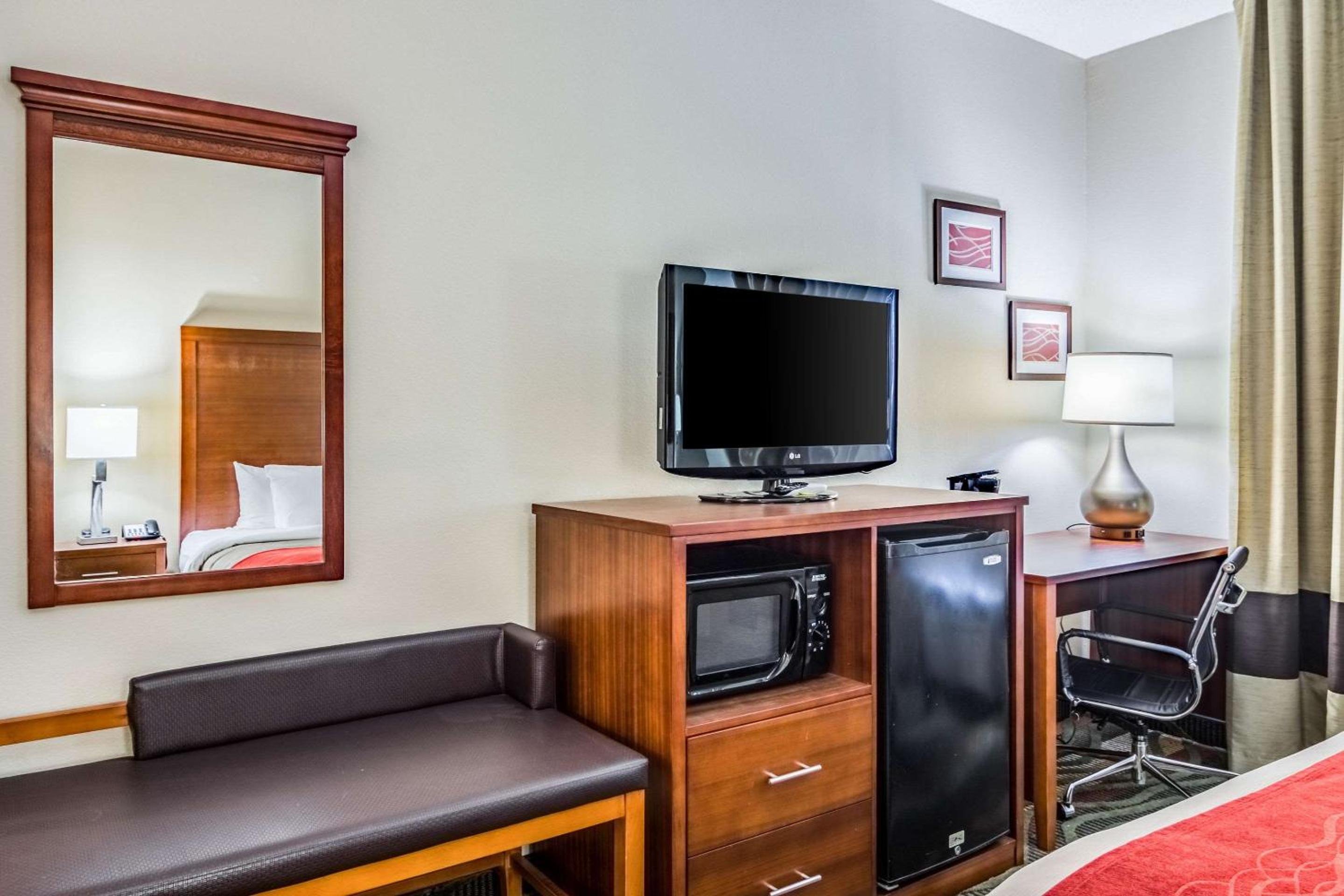 King Room - Non-Smoking - Photo 8