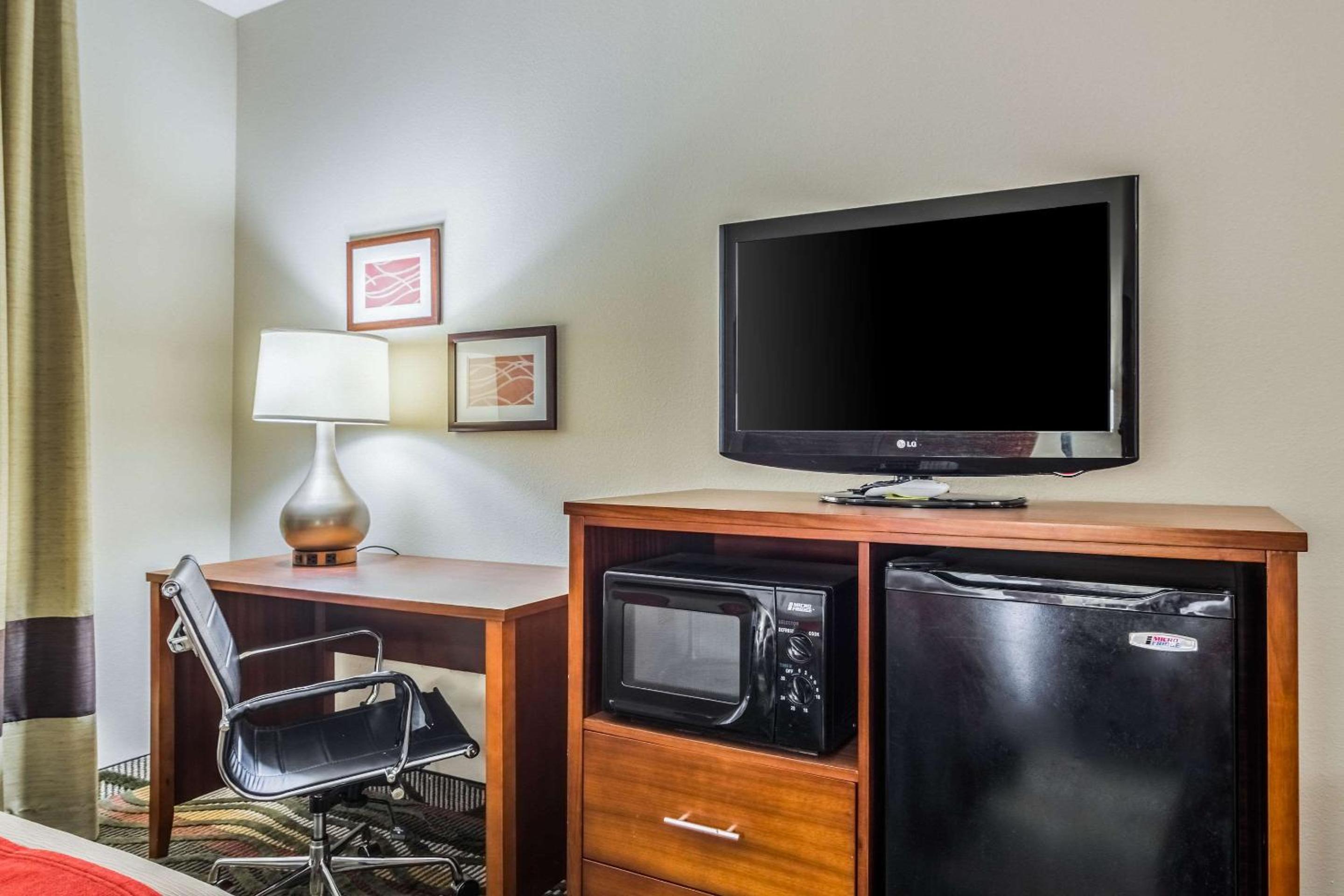 King Room - Non-Smoking - Photo 6