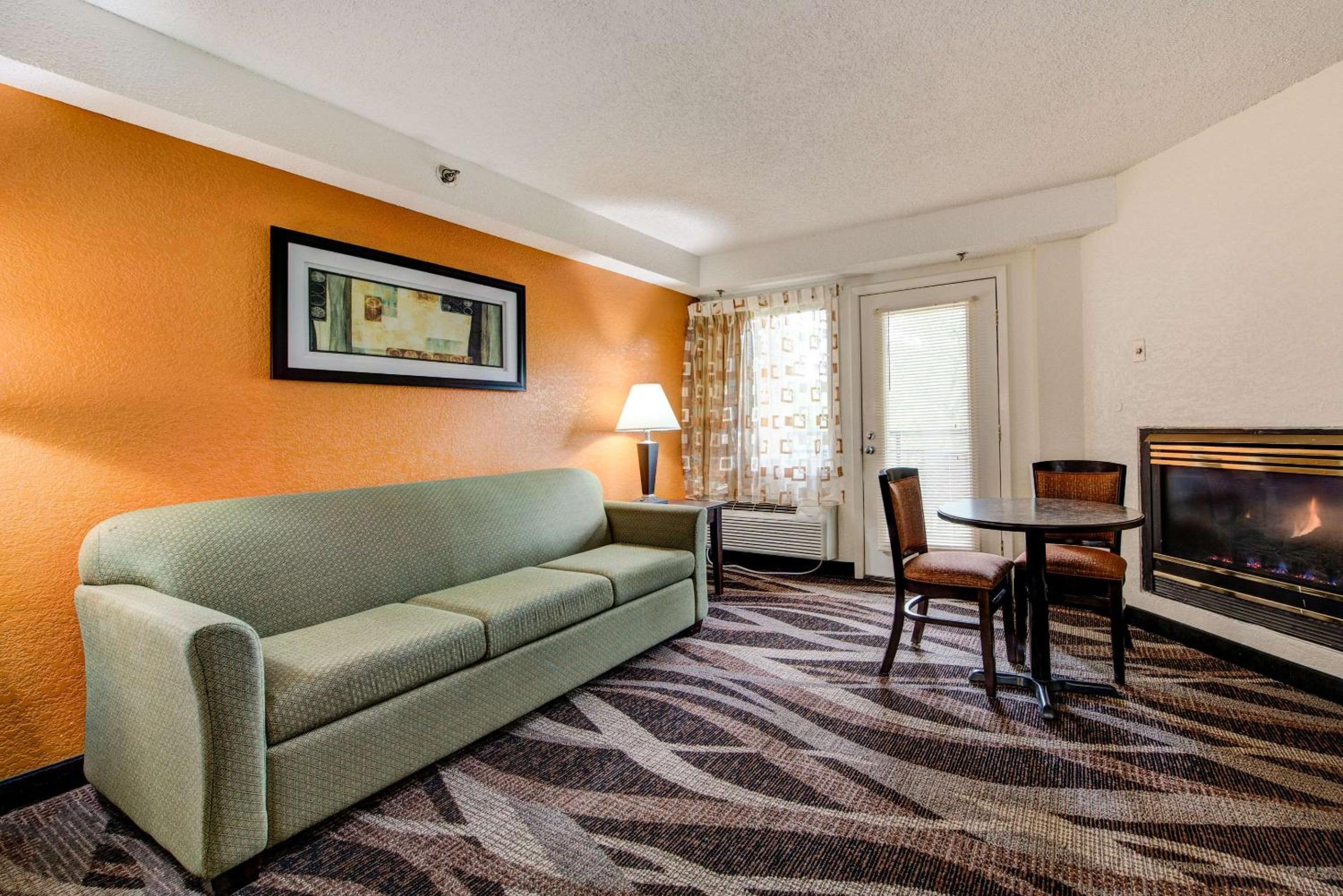 King Room - Non-Smoking - Photo 12