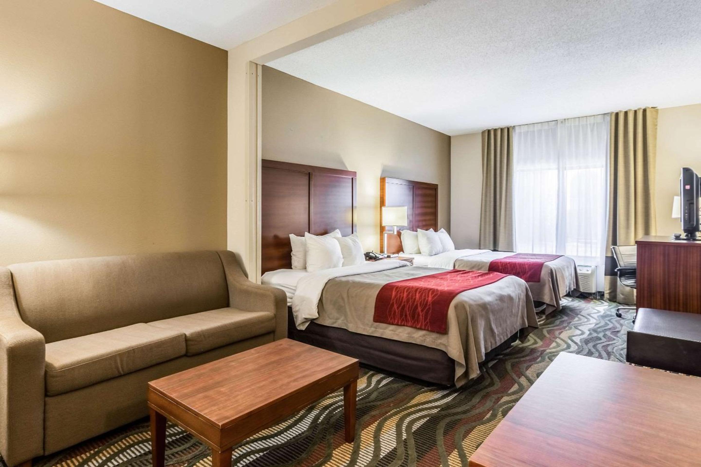 Queen Suite with Two Queen Beds - Non Smoking - Photo 1