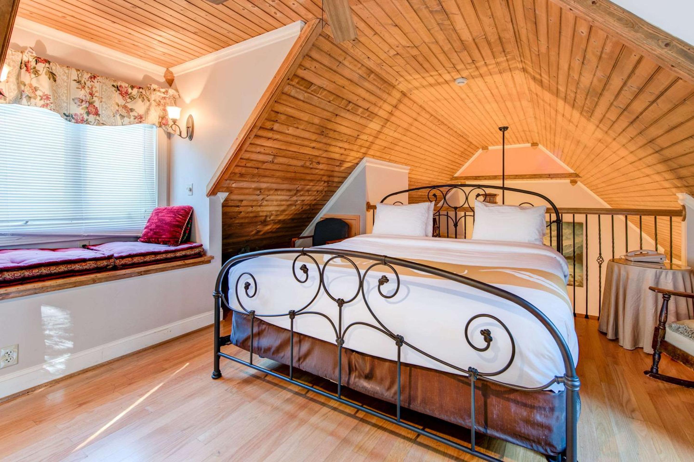King Room with Mountain View - Photo 1