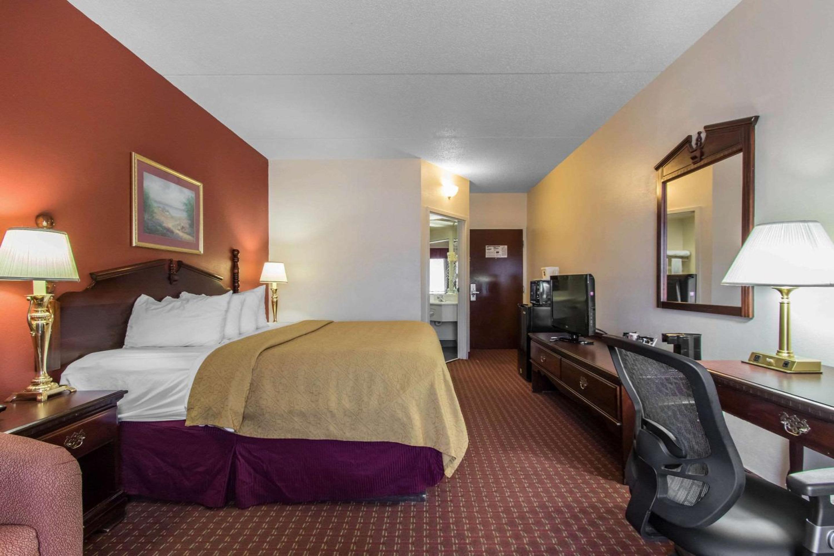 King Room - Non-Smoking - Photo 1