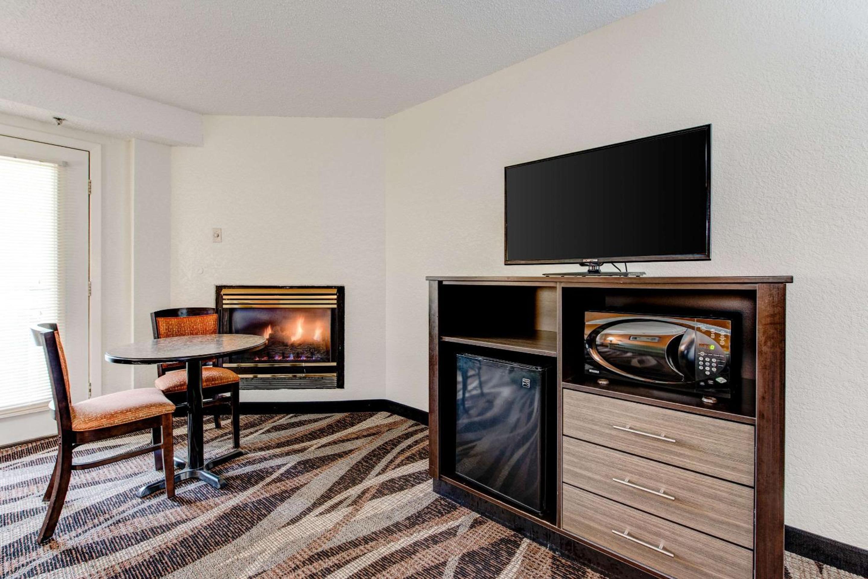 King Room - Non-Smoking - Photo 2
