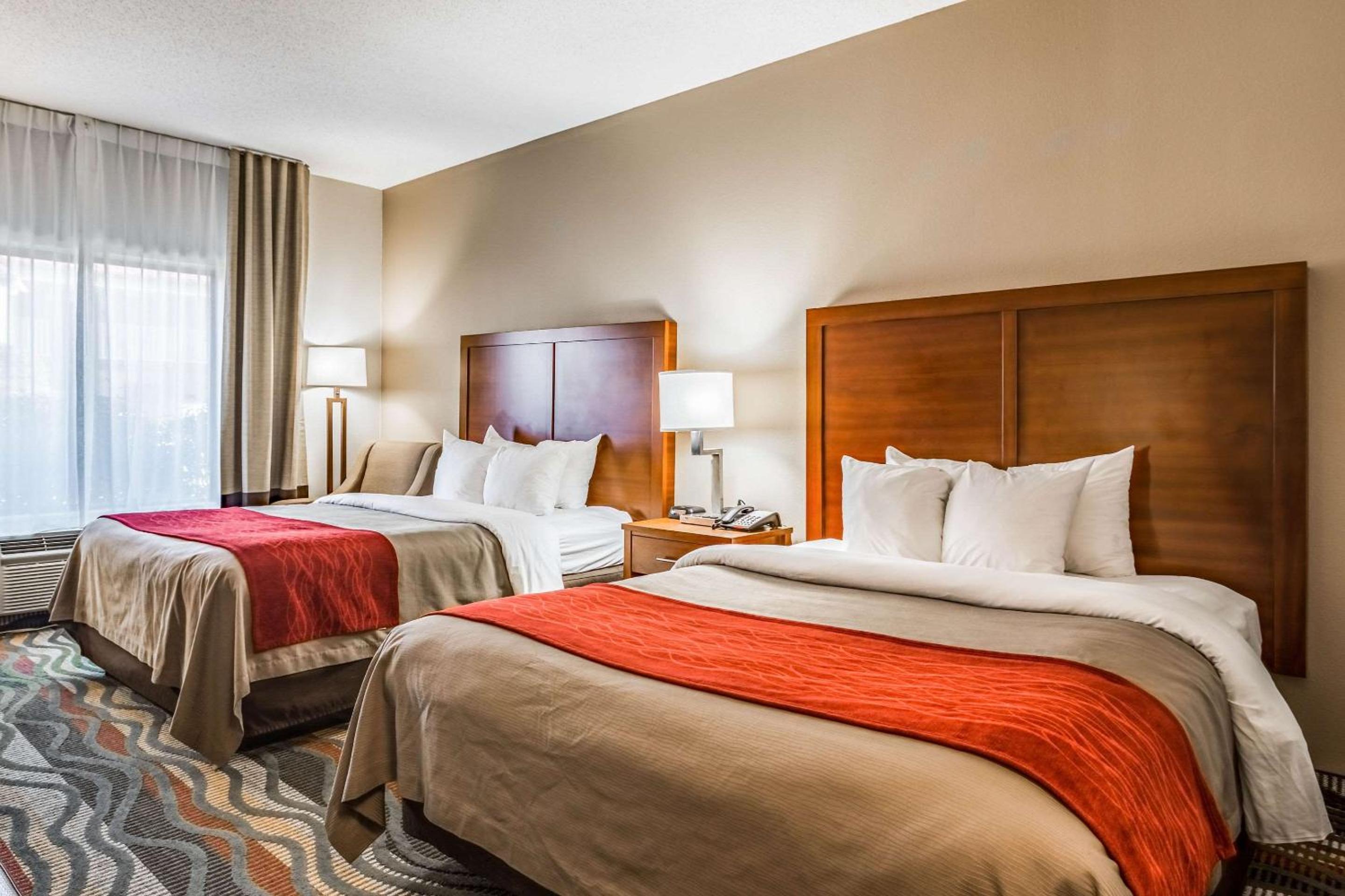 Queen Suite with Two Queen Beds - Non Smoking - Photo 7