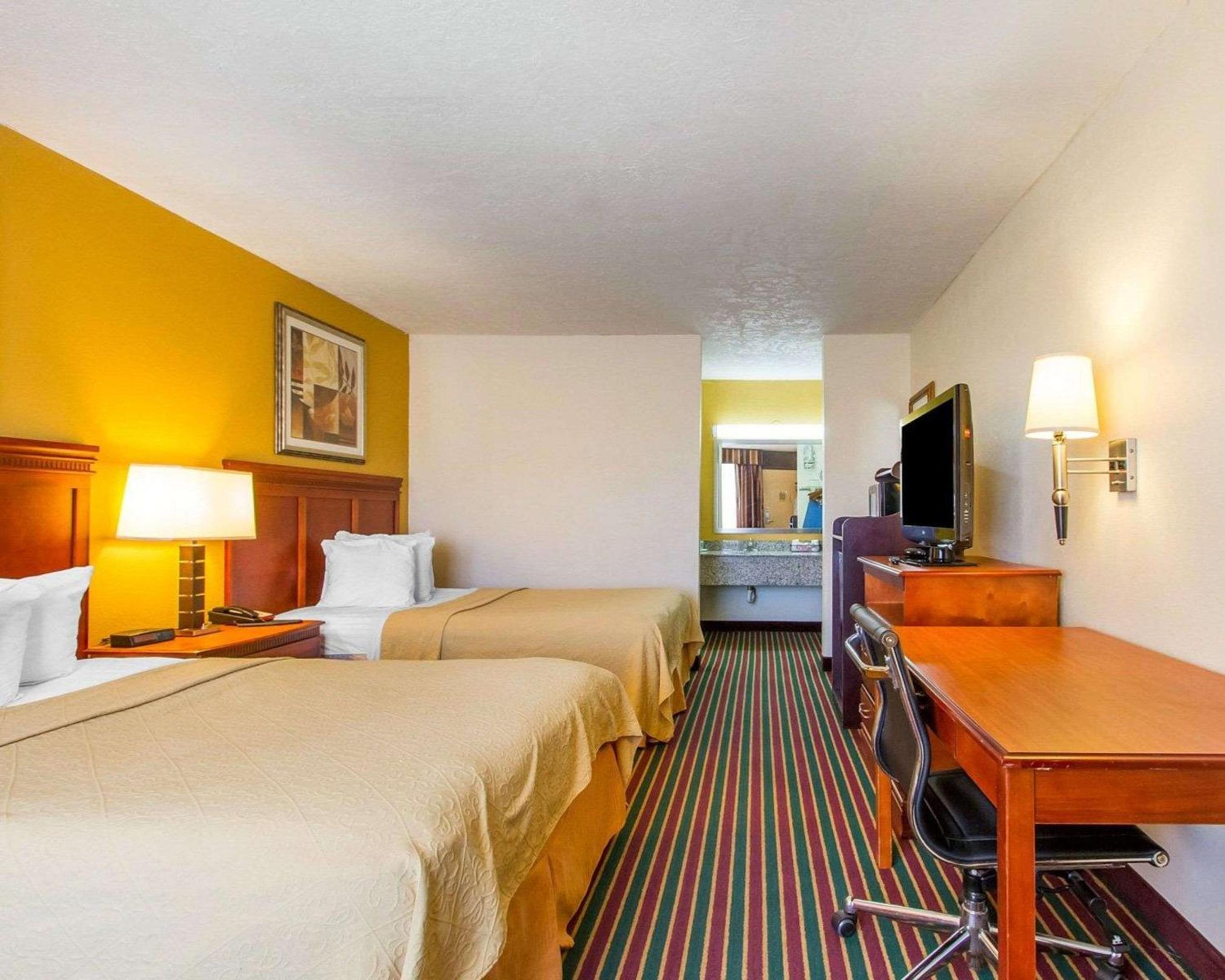 Double Room with Two Double Beds - Non-Smoking photo 3