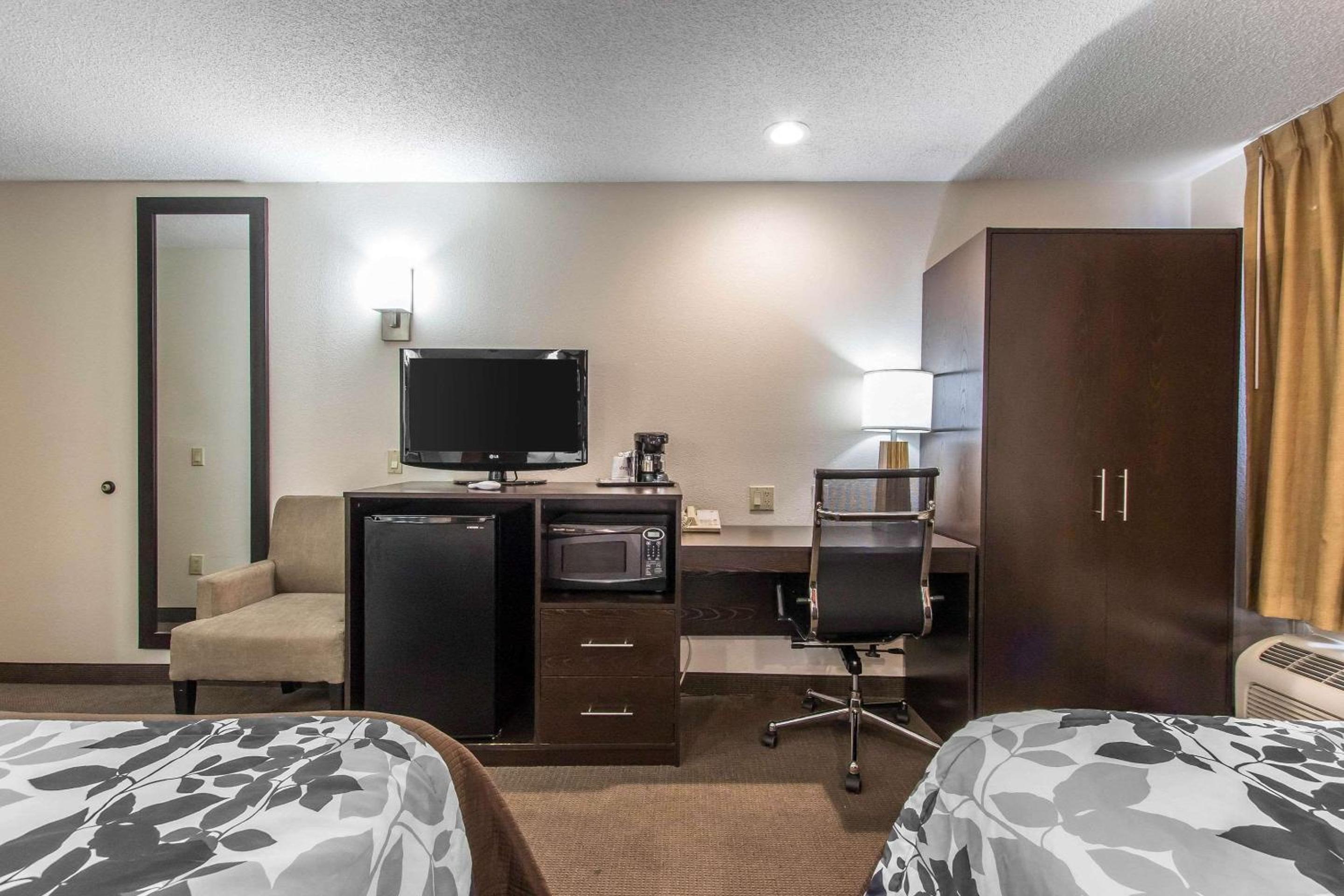 Double Room with Two Double Beds - Non-Smoking - Photo 3