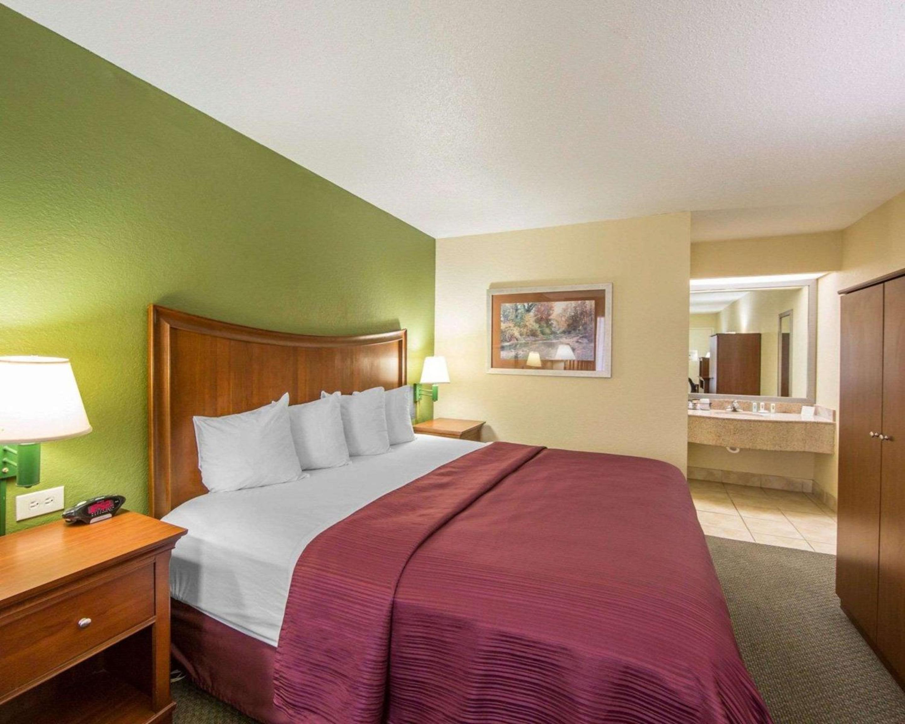 King Room - Non-Smoking - Photo 1