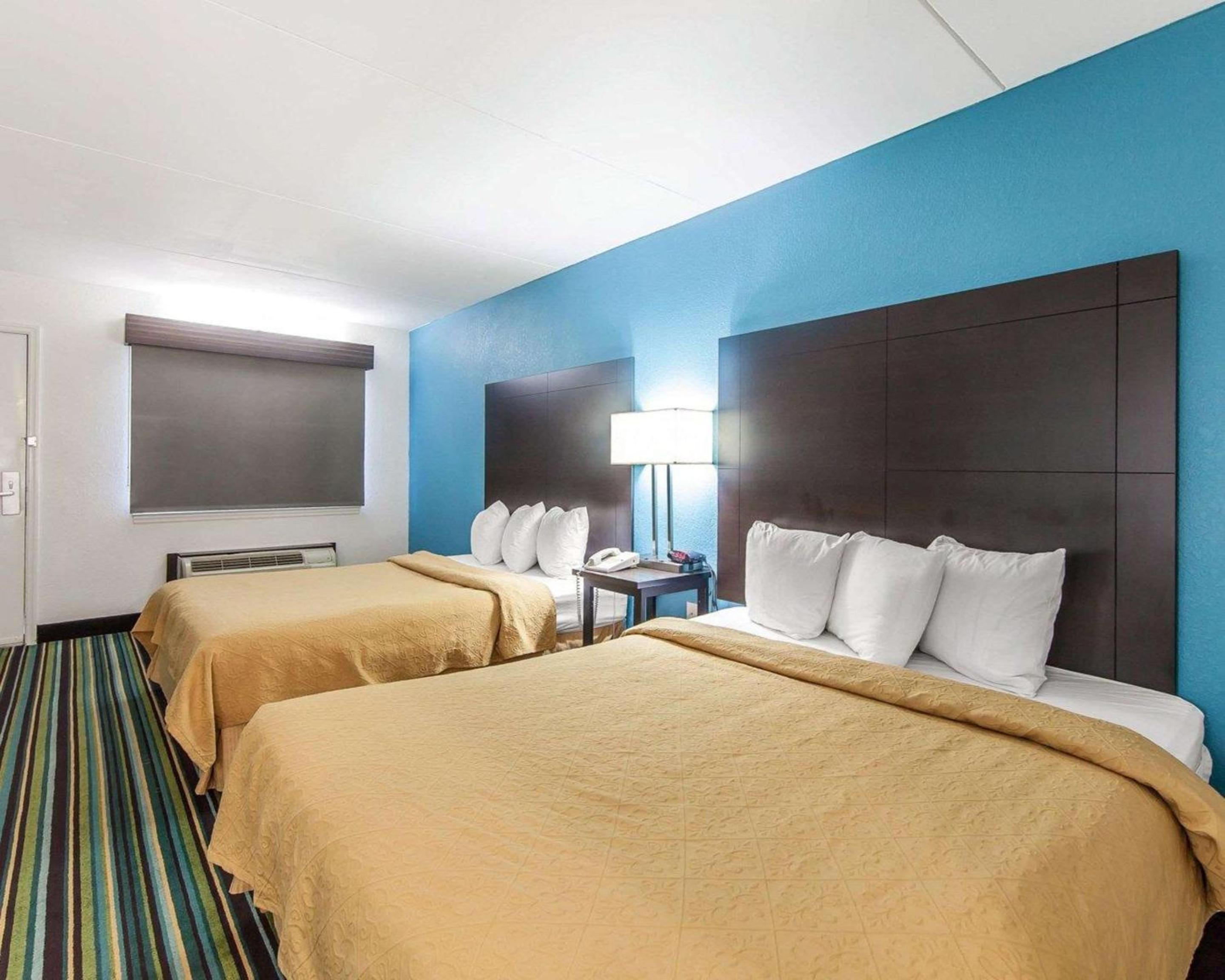 Quadruple Room - Smoking photo 2