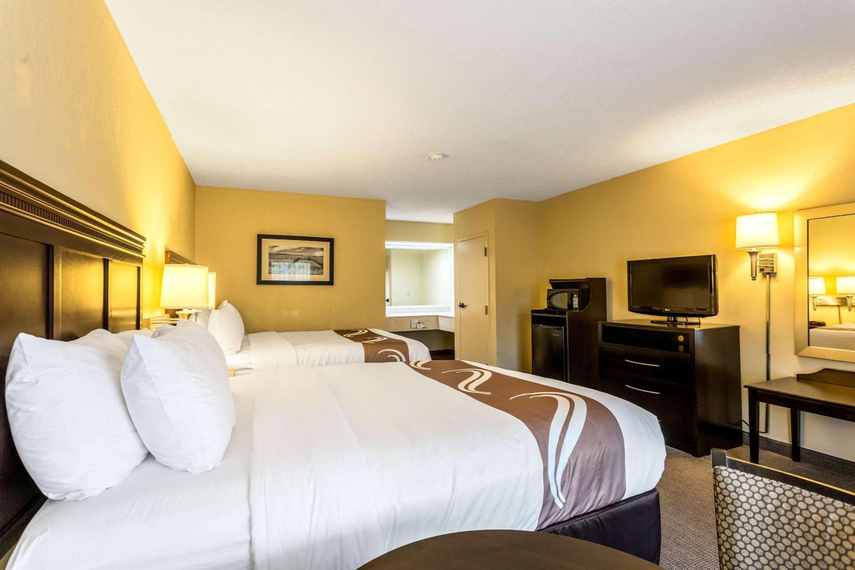 Queen Room with Two Queen Beds - Disability Access/Non-Smoking - Photo 2