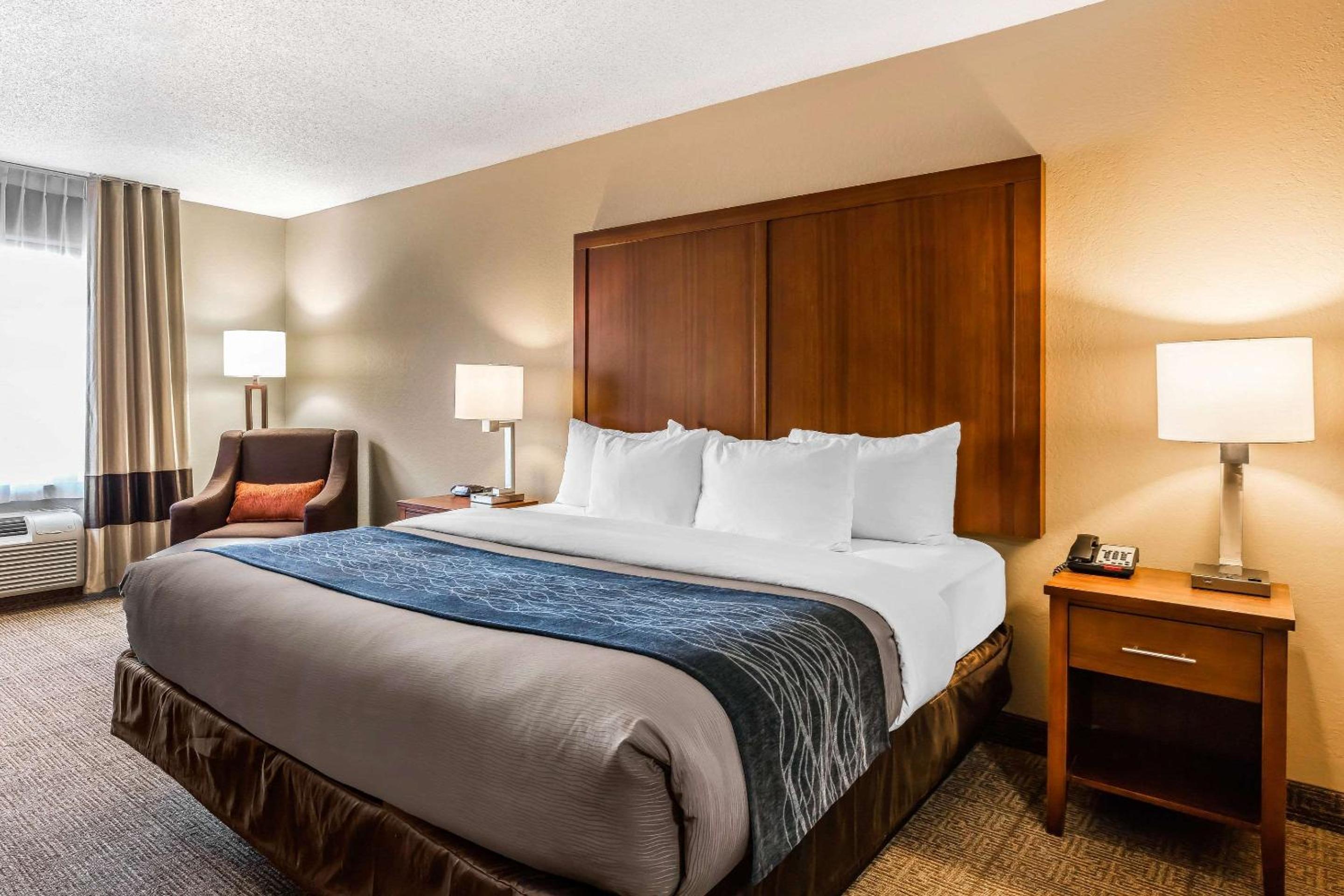 King Room - Mobility Accessible - Non-Smoking