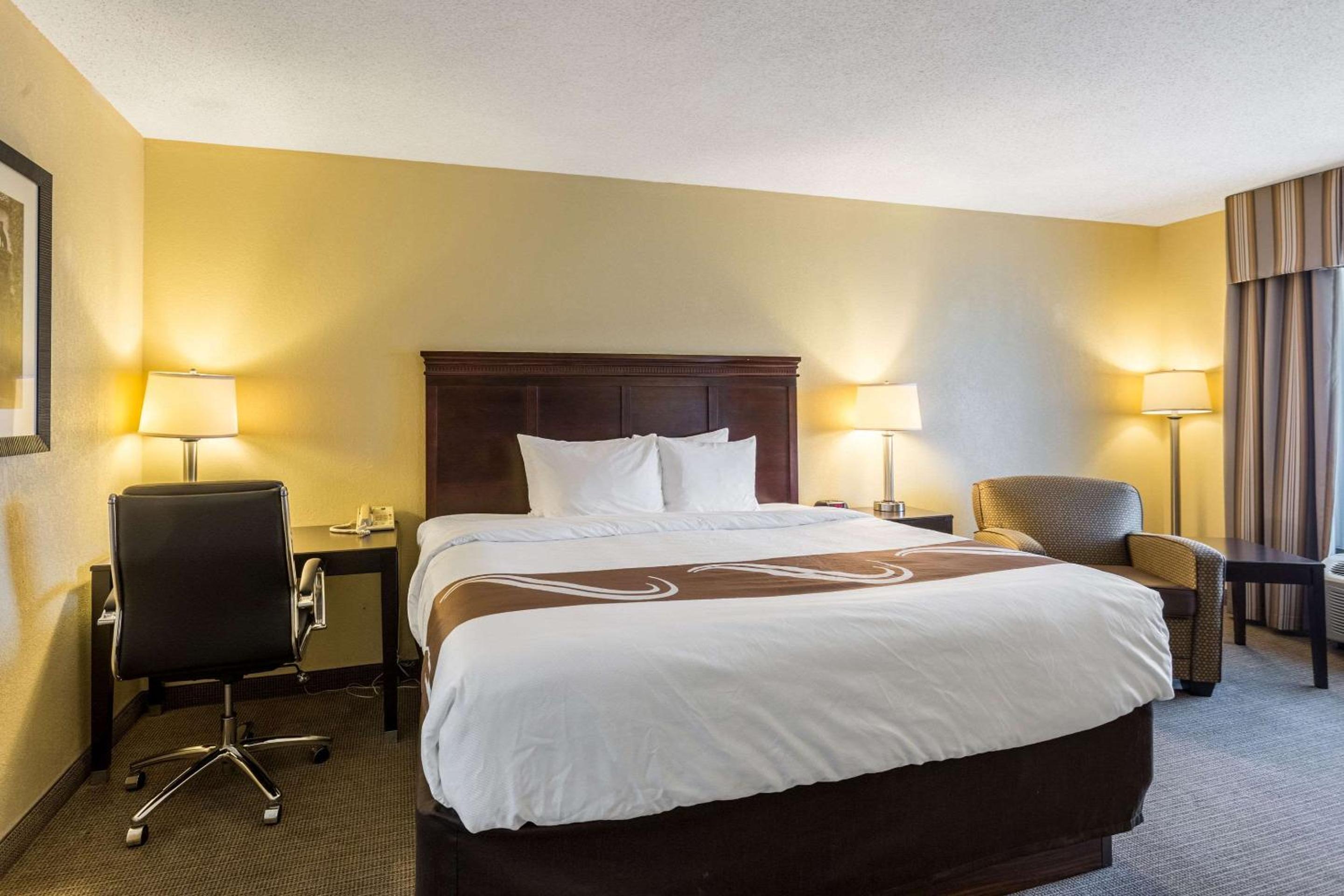 King Room - Non-Smoking - Photo 1