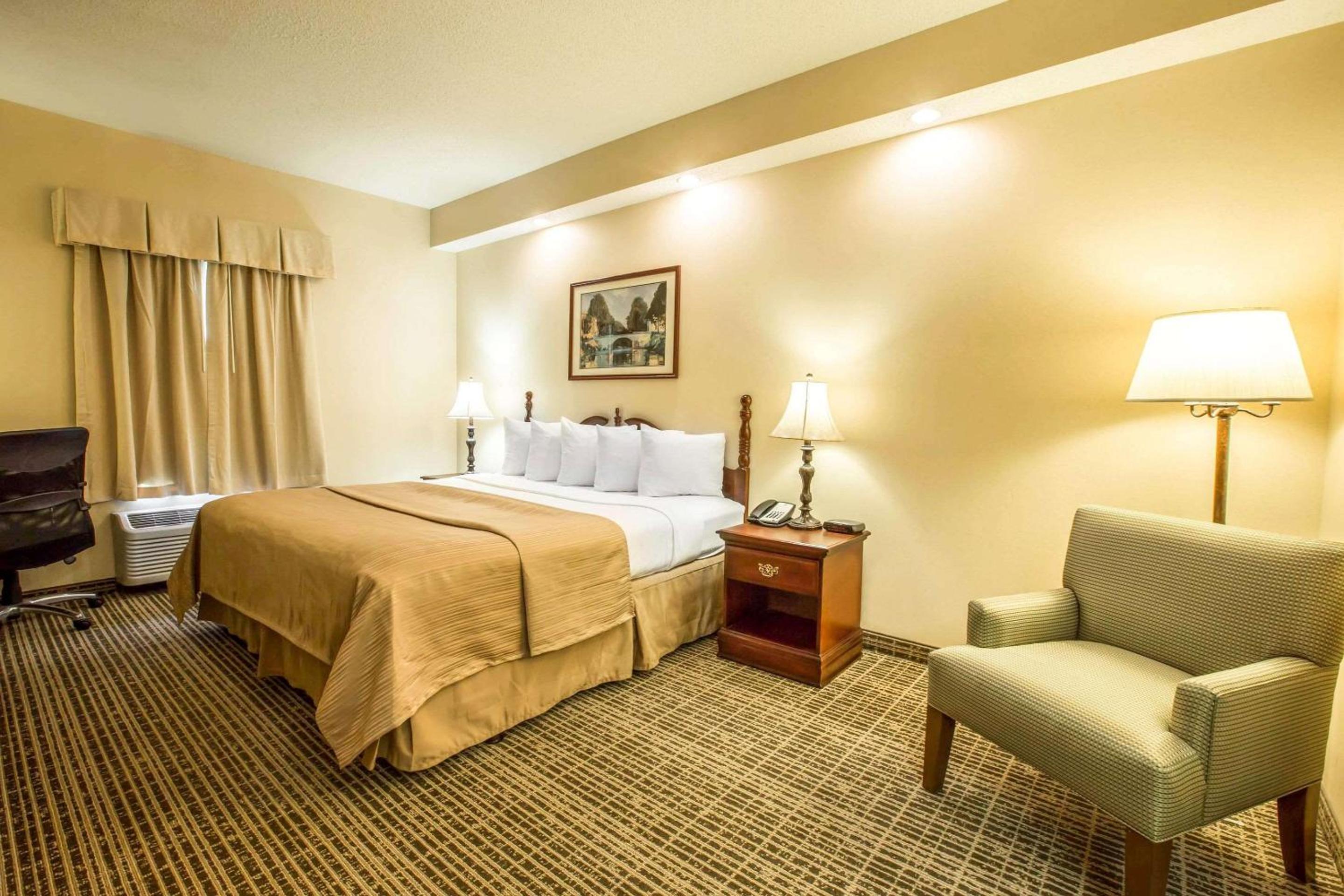 King Room - Non-Smoking - Photo 1
